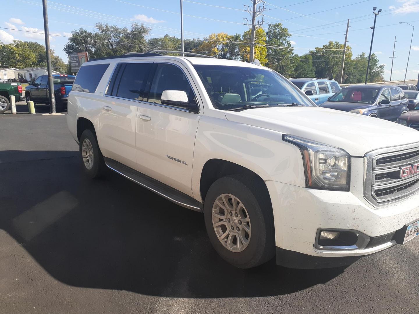 2019 GMC Yukon XL SLT 4WD (1GKS2GKC5KR) with an 5.3L V8 OHV 16V engine, 6A transmission, located at 2015 Cambell Street, Rapid City, SD, 57701, (605) 342-8326, 44.066433, -103.191772 - CARFAX AVAILABLE - Photo#3