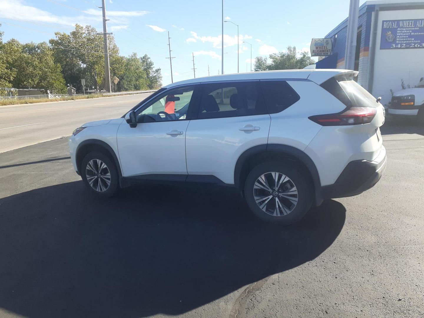 2021 Nissan Rogue SV AWD (5N1AT3BB0MC) with an 2.5L L4 DOHC 16V engine, CVT transmission, located at 2015 Cambell Street, Rapid City, SD, 57701, (605) 342-8326, 44.066433, -103.191772 - CARFAX AVAILABLE - Photo#1
