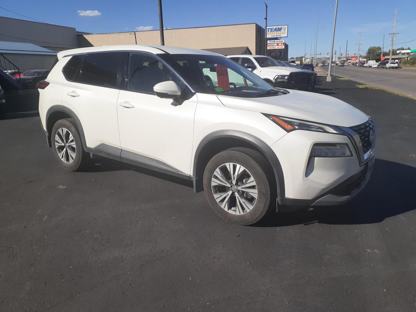 2021 Nissan Rogue SV AWD (5N1AT3BB0MC) with an 2.5L L4 DOHC 16V engine, CVT transmission, located at 2015 Cambell Street, Rapid City, SD, 57701, (605) 342-8326, 44.066433, -103.191772 - CARFAX AVAILABLE - Photo#2