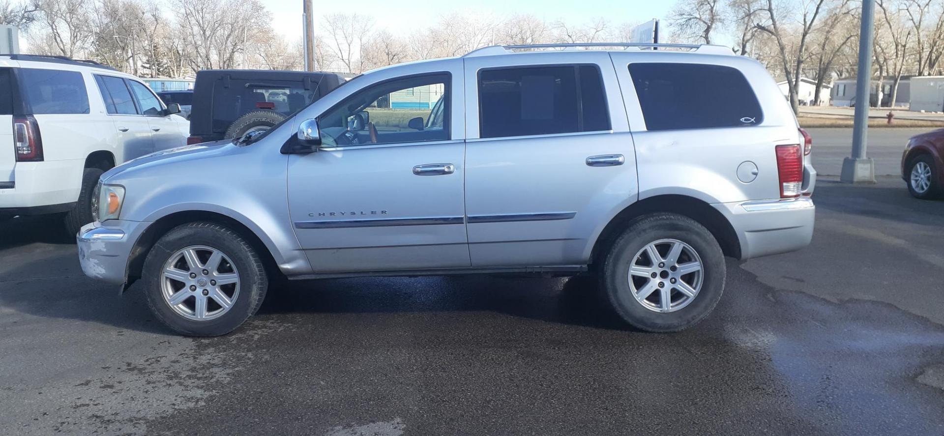 2008 Chrysler Aspen Limited 2WD (1A8HX58N18F) with an 4.7L V8 SOHC 16V engine, 5-Speed Automatic Overdrive transmission, located at 2015 Cambell Street, Rapid City, SD, 57701, (605) 342-8326, 44.066433, -103.191772 - Photo#0