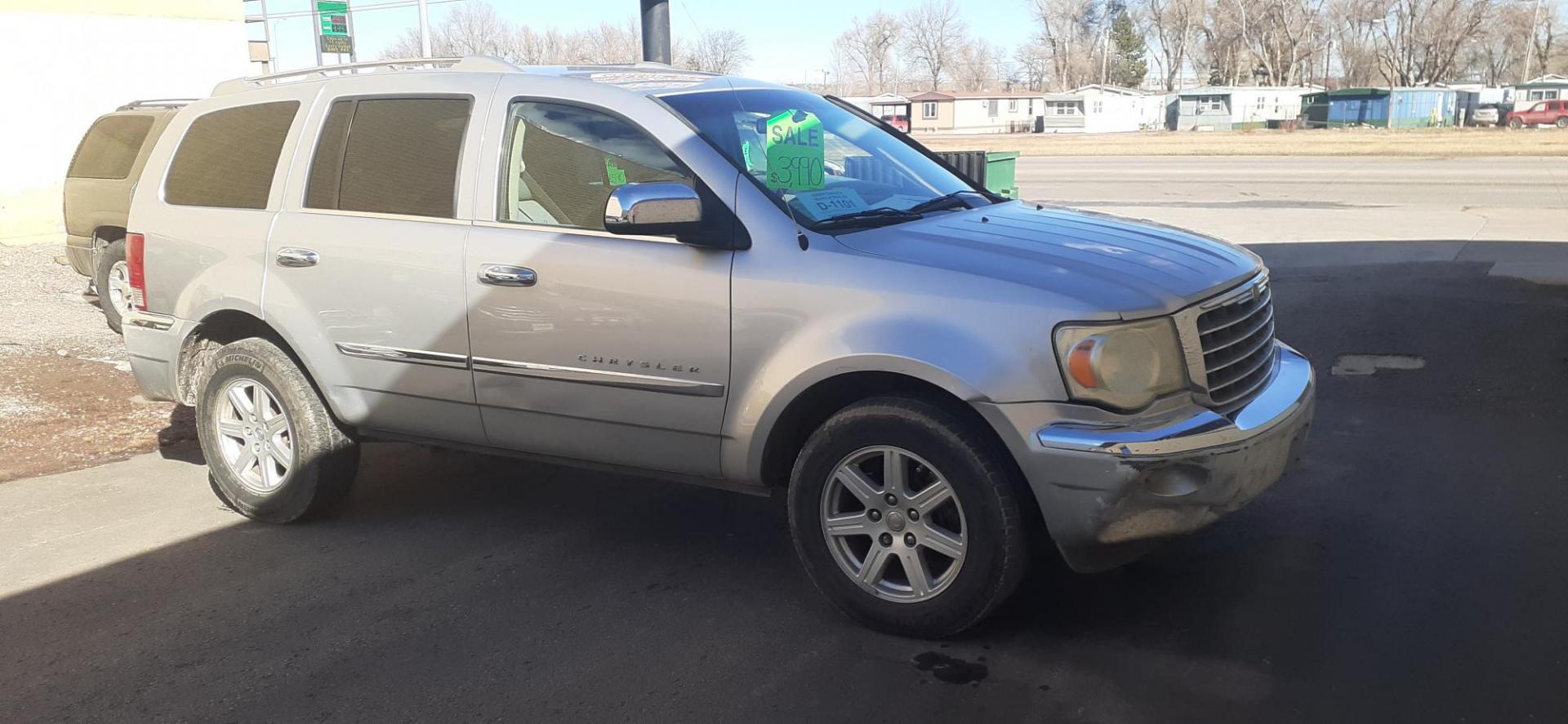 2008 Chrysler Aspen Limited 2WD (1A8HX58N18F) with an 4.7L V8 SOHC 16V engine, 5-Speed Automatic Overdrive transmission, located at 2015 Cambell Street, Rapid City, SD, 57701, (605) 342-8326, 44.066433, -103.191772 - Photo#1