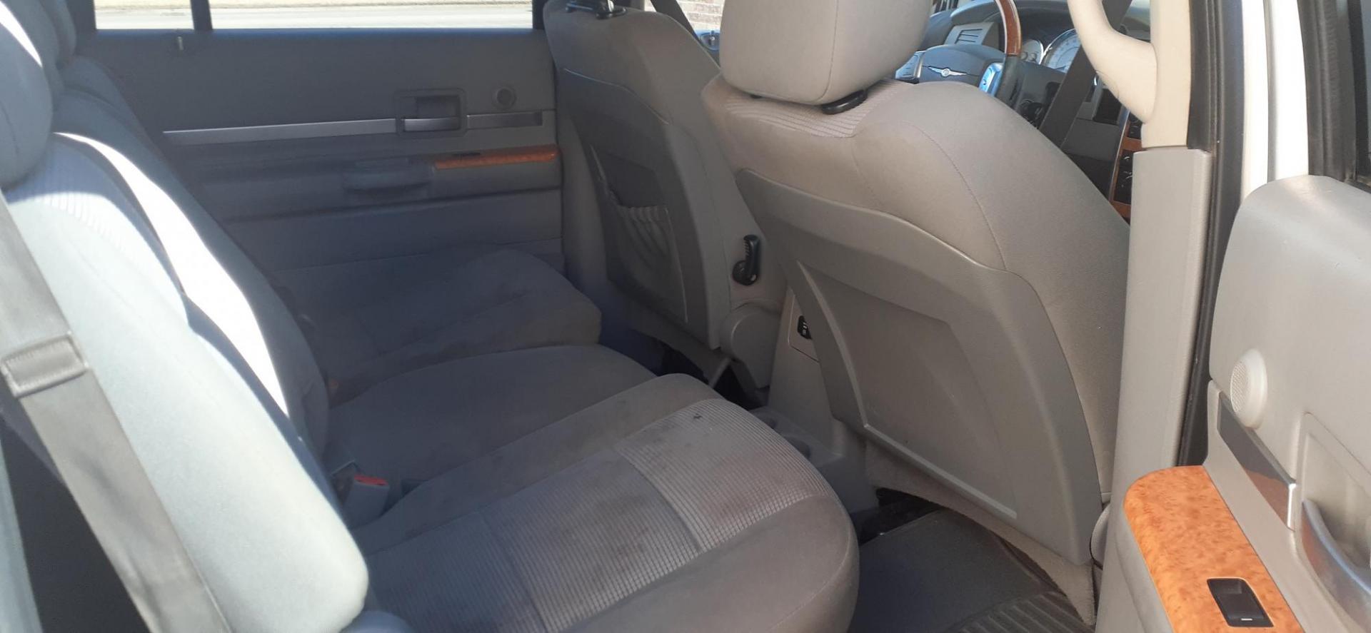 2008 Chrysler Aspen Limited 2WD (1A8HX58N18F) with an 4.7L V8 SOHC 16V engine, 5-Speed Automatic Overdrive transmission, located at 2015 Cambell Street, Rapid City, SD, 57701, (605) 342-8326, 44.066433, -103.191772 - Photo#3