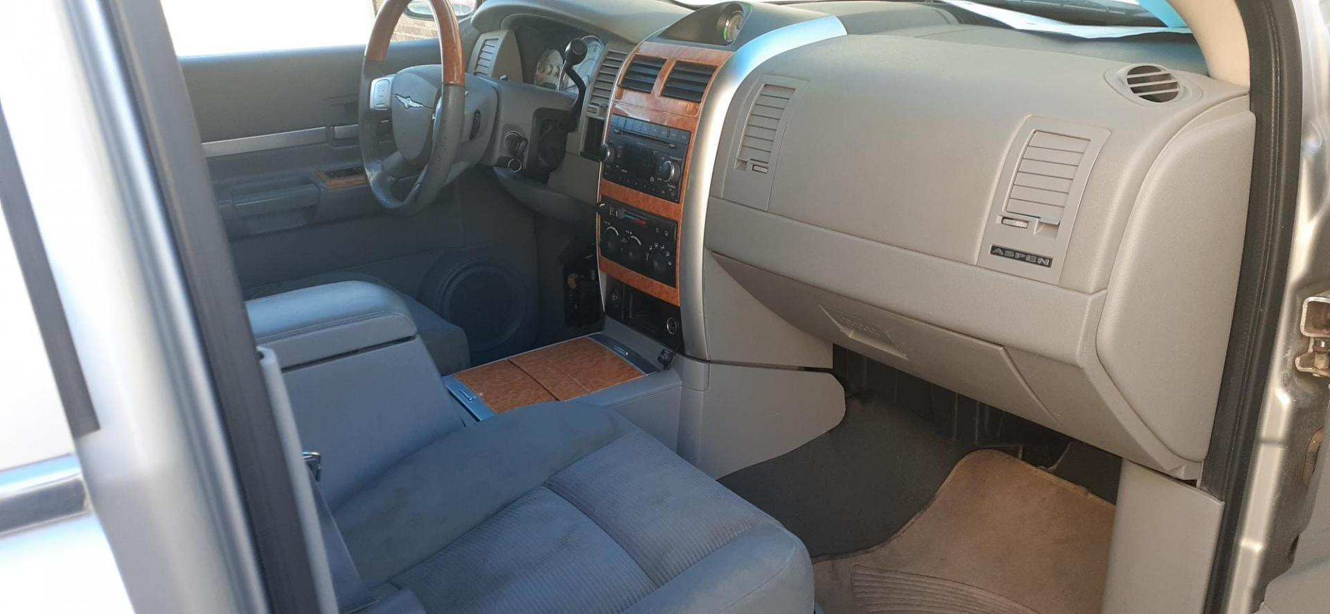 2008 Chrysler Aspen Limited 2WD (1A8HX58N18F) with an 4.7L V8 SOHC 16V engine, 5-Speed Automatic Overdrive transmission, located at 2015 Cambell Street, Rapid City, SD, 57701, (605) 342-8326, 44.066433, -103.191772 - Photo#7