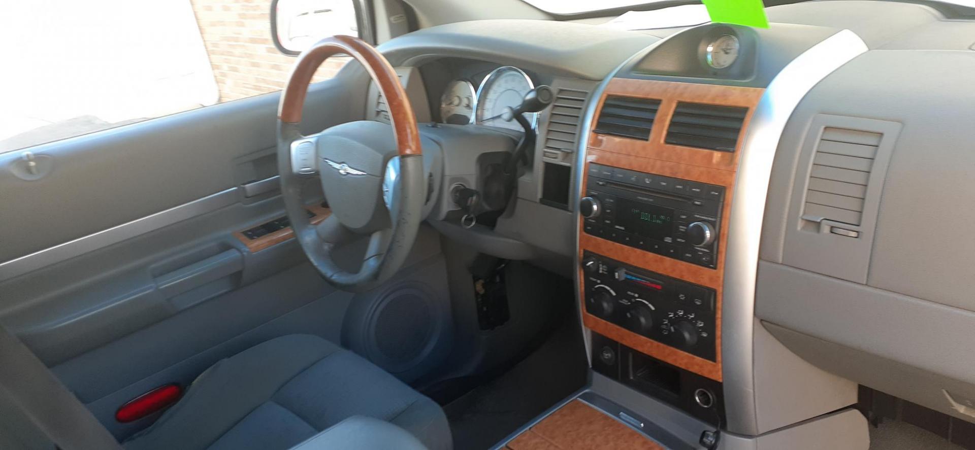 2008 Chrysler Aspen Limited 2WD (1A8HX58N18F) with an 4.7L V8 SOHC 16V engine, 5-Speed Automatic Overdrive transmission, located at 2015 Cambell Street, Rapid City, SD, 57701, (605) 342-8326, 44.066433, -103.191772 - Photo#8