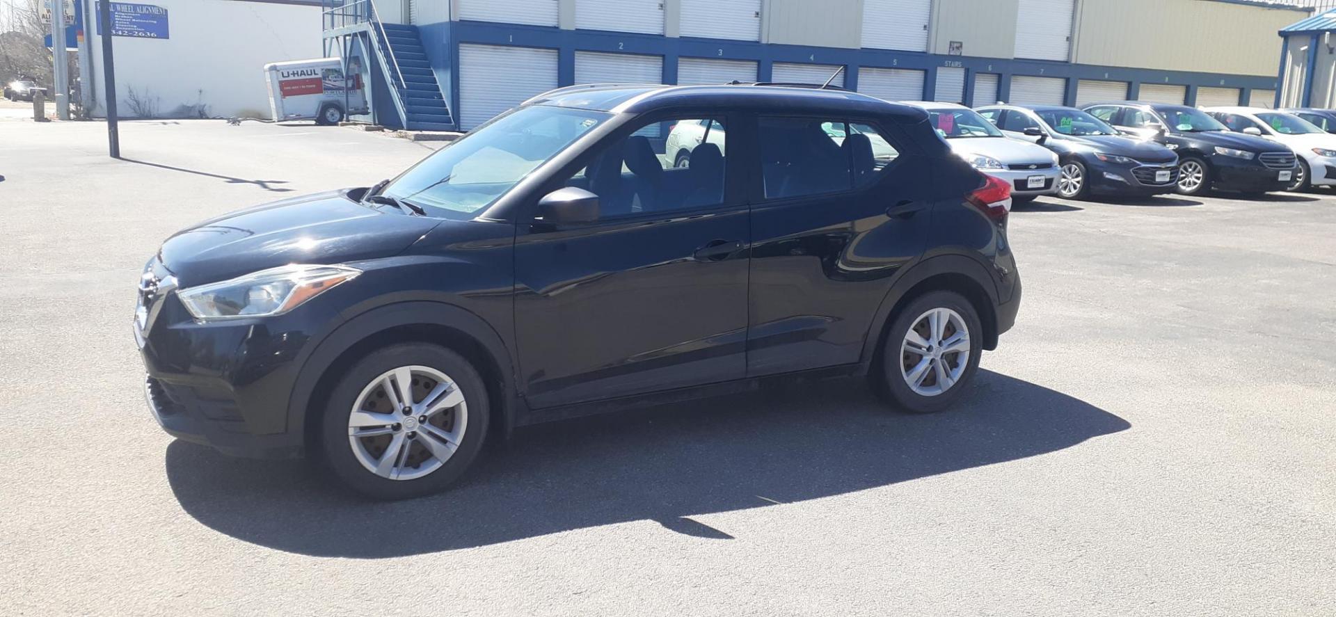 2018 Nissan Kicks SV (3N1CP5CUXJL) with an 1.6L L4 engine, CVT transmission, located at 2015 Cambell Street, Rapid City, SD, 57701, (605) 342-8326, 44.066433, -103.191772 - CARFAX AVAILABLE - Photo#2