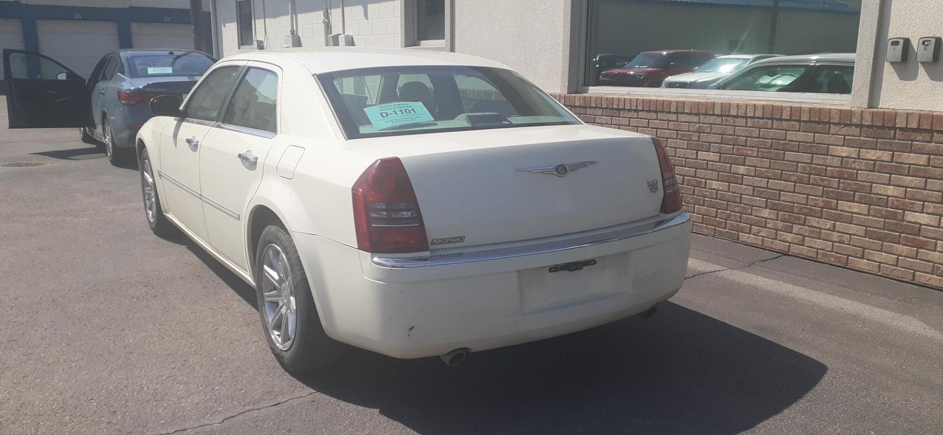 2005 Chrysler 300 C (2C3JA63H55H) with an 5.7L V8 OHV 16V engine, 5-Speed Automatic Overdrive transmission, located at 2015 Cambell Street, Rapid City, SD, 57701, (605) 342-8326, 44.066433, -103.191772 - CARFAX AVAILABLE - Photo#2