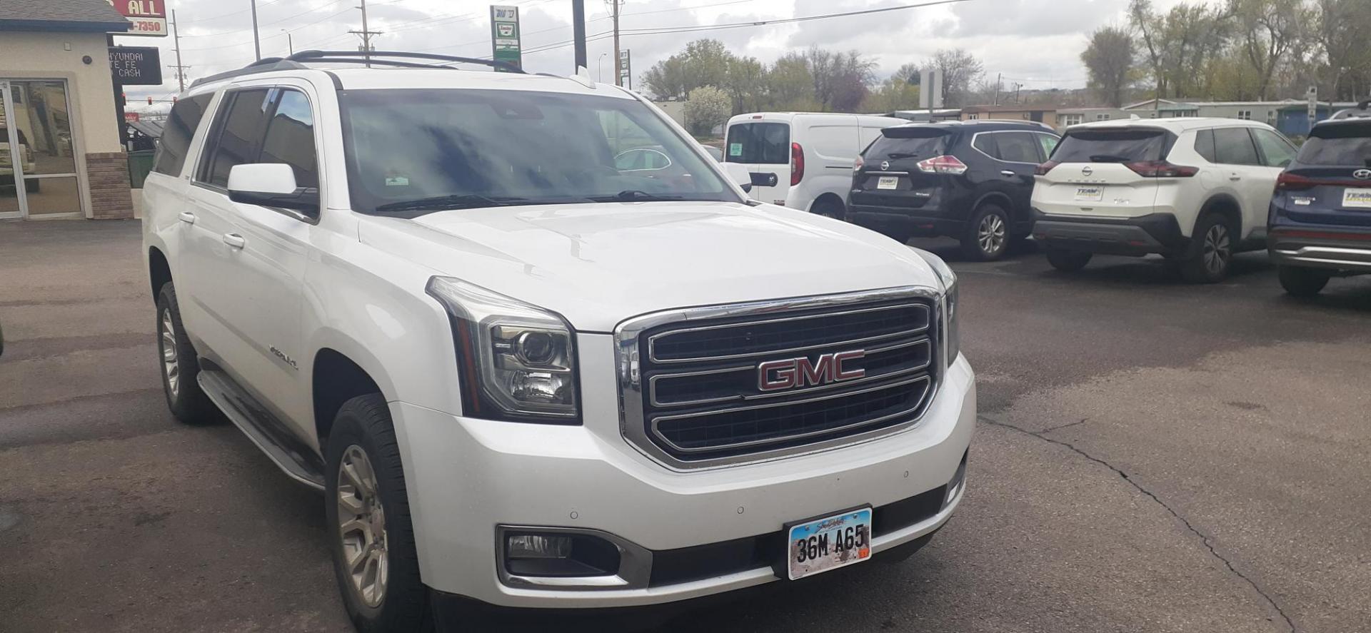 2018 GMC Yukon XL SLT 4WD (1GKS2GKC1JR) with an 5.3L V8 OHV 16V engine, 6A transmission, located at 2015 Cambell Street, Rapid City, SD, 57701, (605) 342-8326, 44.066433, -103.191772 - CARFAX AVAILABLE - Photo#5