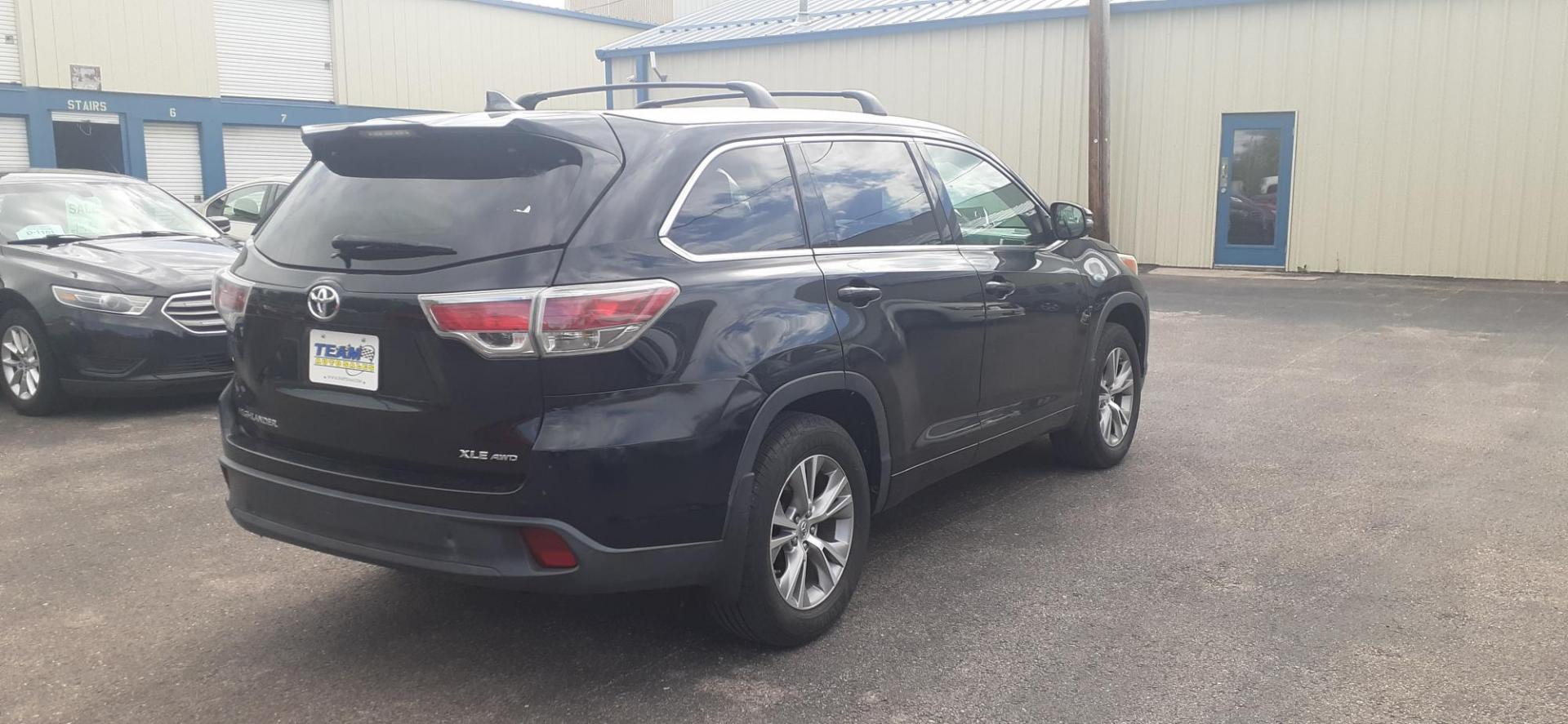 2015 Toyota Highlander XLE AWD V6 (5TDJKRFH8FS) with an 3.5L V6 DOHC 24V engine, 6-Speed Automatic transmission, located at 2015 Cambell Street, Rapid City, SD, 57701, (605) 342-8326, 44.066433, -103.191772 - CARFAX AVAILABLE - Photo#3