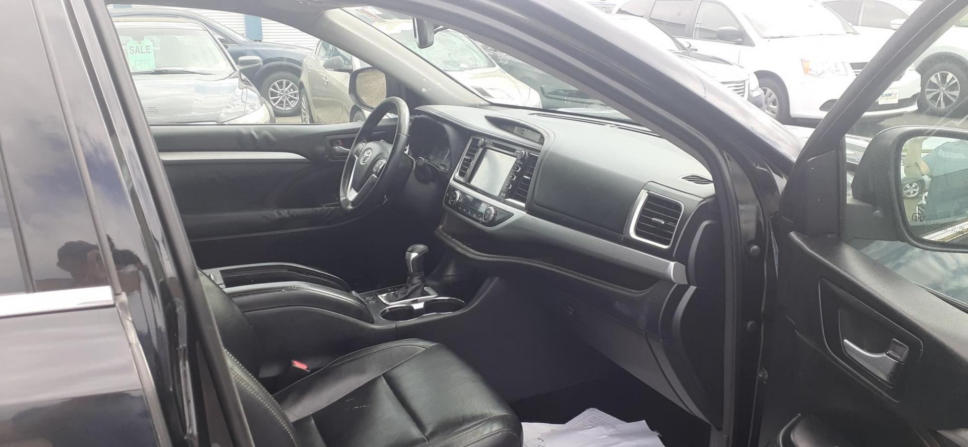 2015 Toyota Highlander XLE AWD V6 (5TDJKRFH8FS) with an 3.5L V6 DOHC 24V engine, 6-Speed Automatic transmission, located at 2015 Cambell Street, Rapid City, SD, 57701, (605) 342-8326, 44.066433, -103.191772 - CARFAX AVAILABLE - Photo#5
