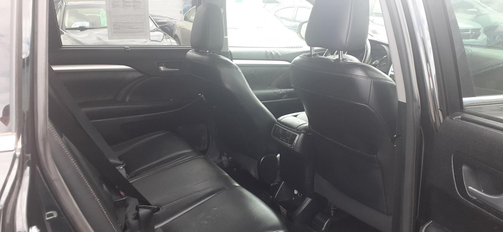2015 Toyota Highlander XLE AWD V6 (5TDJKRFH8FS) with an 3.5L V6 DOHC 24V engine, 6-Speed Automatic transmission, located at 2015 Cambell Street, Rapid City, SD, 57701, (605) 342-8326, 44.066433, -103.191772 - CARFAX AVAILABLE - Photo#7