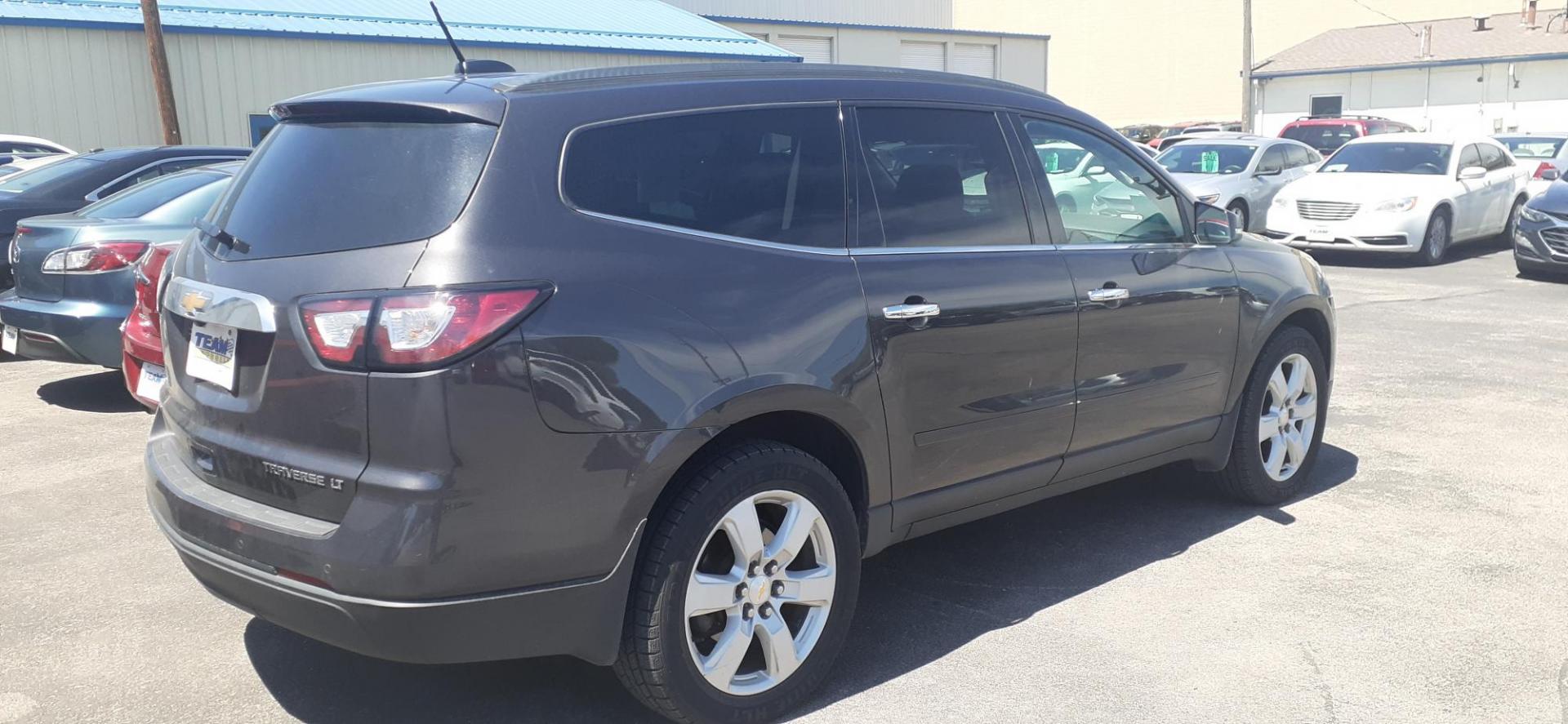 2016 Chevrolet Traverse 1LT AWD (1GNKVGKD2GJ) with an 3.6L V6 DOHC 24V engine, 6A transmission, located at 2015 Cambell Street, Rapid City, SD, 57701, (605) 342-8326, 44.066433, -103.191772 - CARFAX AVAILABLE - Photo#4