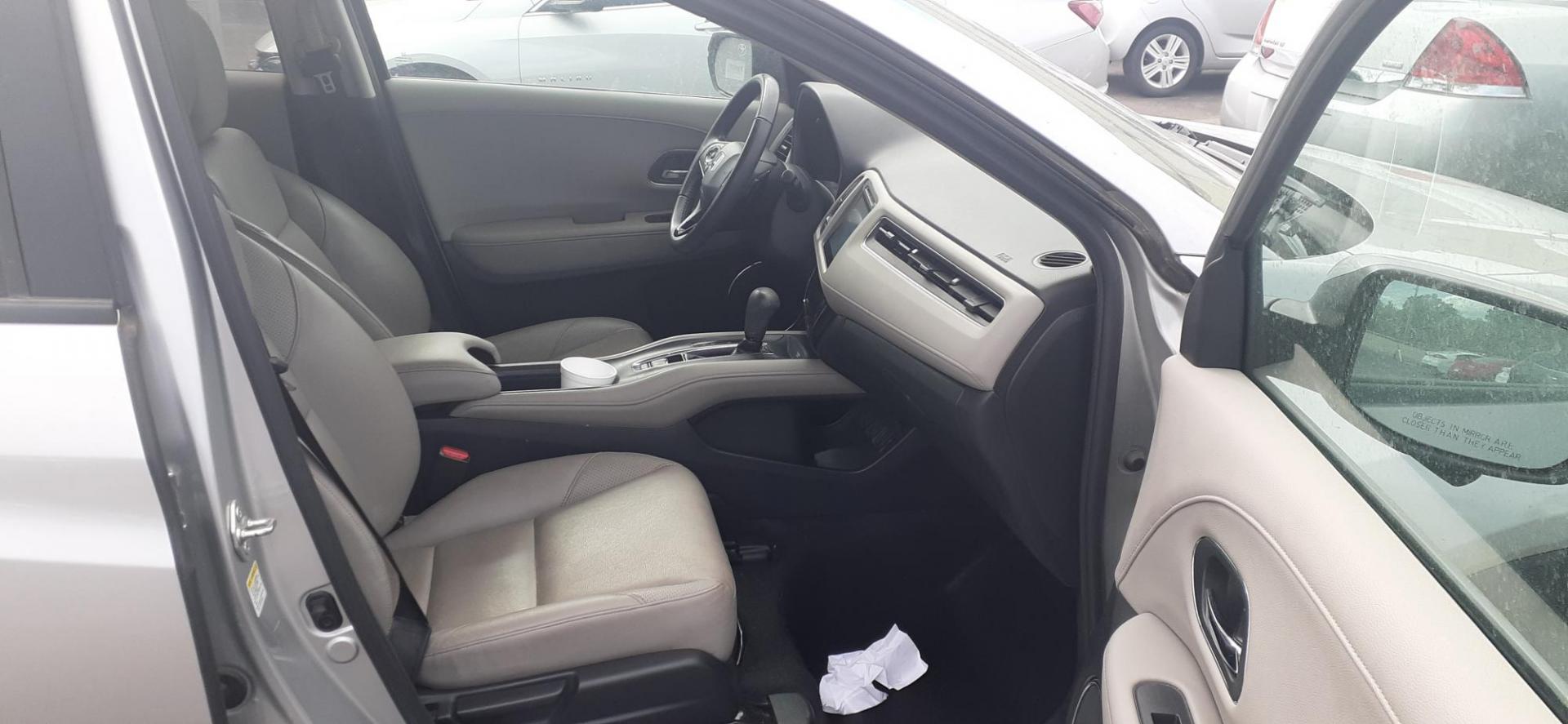 2016 Honda HR-V EX-L w/Navigation 4WD CVT (3CZRU6H72GM) with an 1.8L L4 DOHC 16V engine, 5-Speed Automatic transmission, located at 2015 Cambell Street, Rapid City, SD, 57701, (605) 342-8326, 44.066433, -103.191772 - CARFAX AVAILABLE - Photo#5