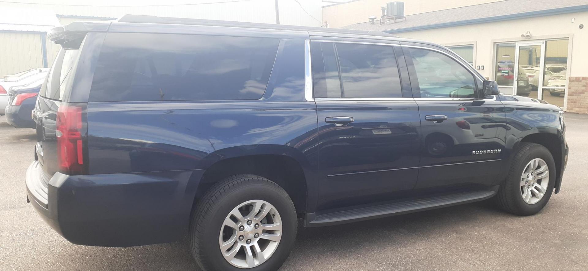 2017 Chevrolet Suburban LS 4WD (1GNSKGKC4HR) with an 5.3L V8 OHV 16V engine, 6A transmission, located at 2015 Cambell Street, Rapid City, SD, 57701, (605) 342-8326, 44.066433, -103.191772 - CARFAX AVAILABLE - Photo#4
