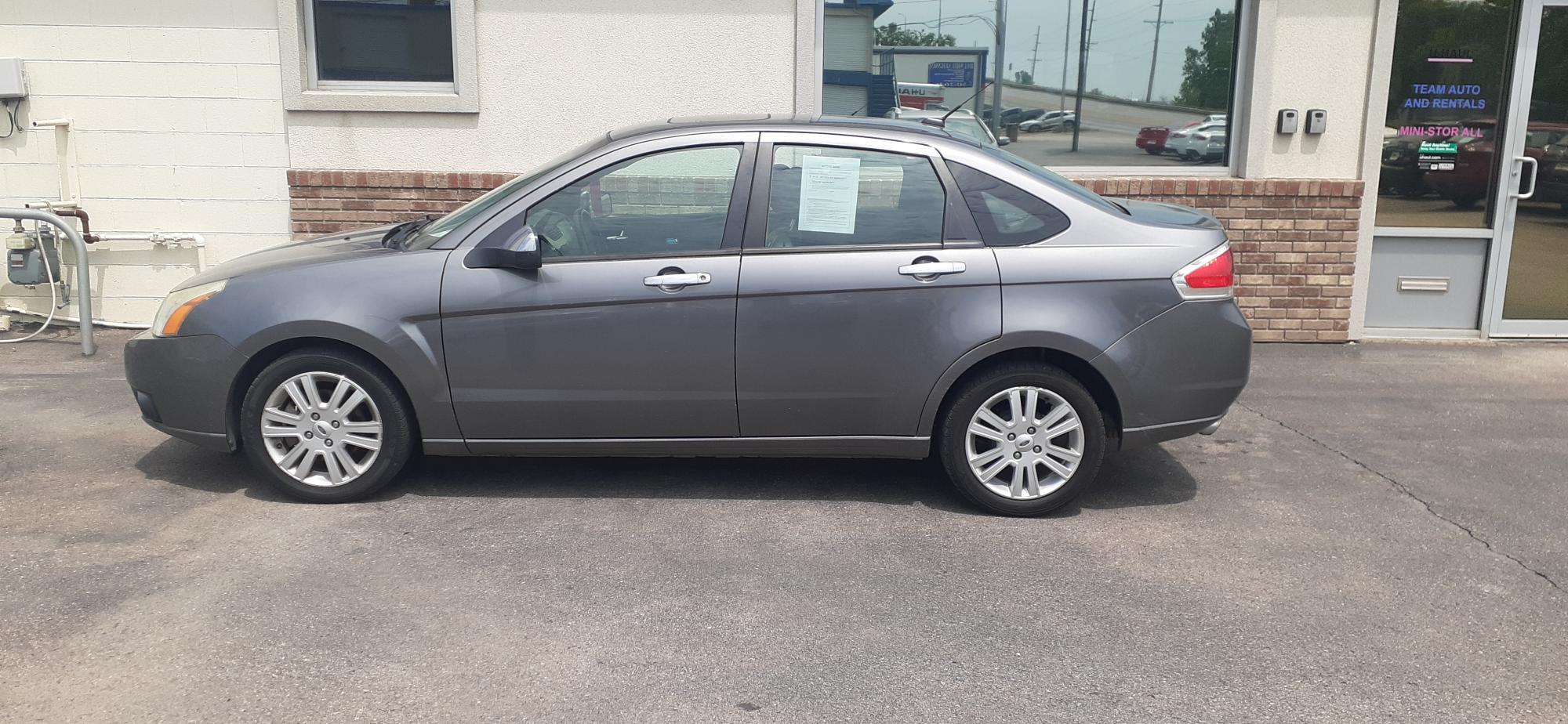 photo of 2011 Ford Focus SEL Sedan