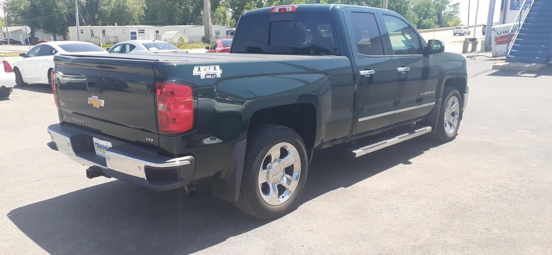 2014 Chevrolet Silverado 1500 1LZ Double Cab 4WD (1GCVKSEC9EZ) with an 5.3L V8 OHV 16V engine, 6-Speed Automatic transmission, located at 2015 Cambell Street, Rapid City, SD, 57701, (605) 342-8326, 44.066433, -103.191772 - CARFAX AVAILABLE - Photo#3