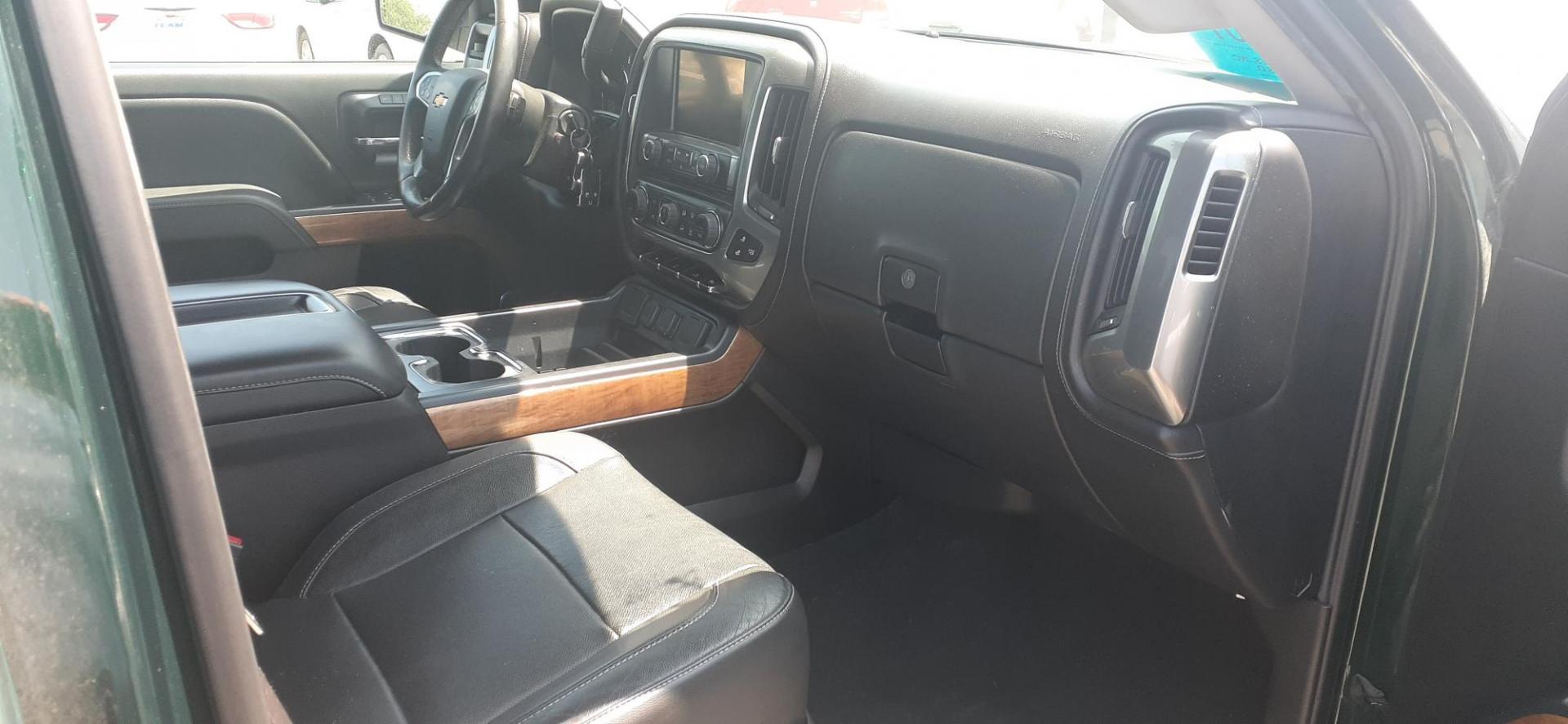 2014 Chevrolet Silverado 1500 1LZ Double Cab 4WD (1GCVKSEC9EZ) with an 5.3L V8 OHV 16V engine, 6-Speed Automatic transmission, located at 2015 Cambell Street, Rapid City, SD, 57701, (605) 342-8326, 44.066433, -103.191772 - CARFAX AVAILABLE - Photo#5