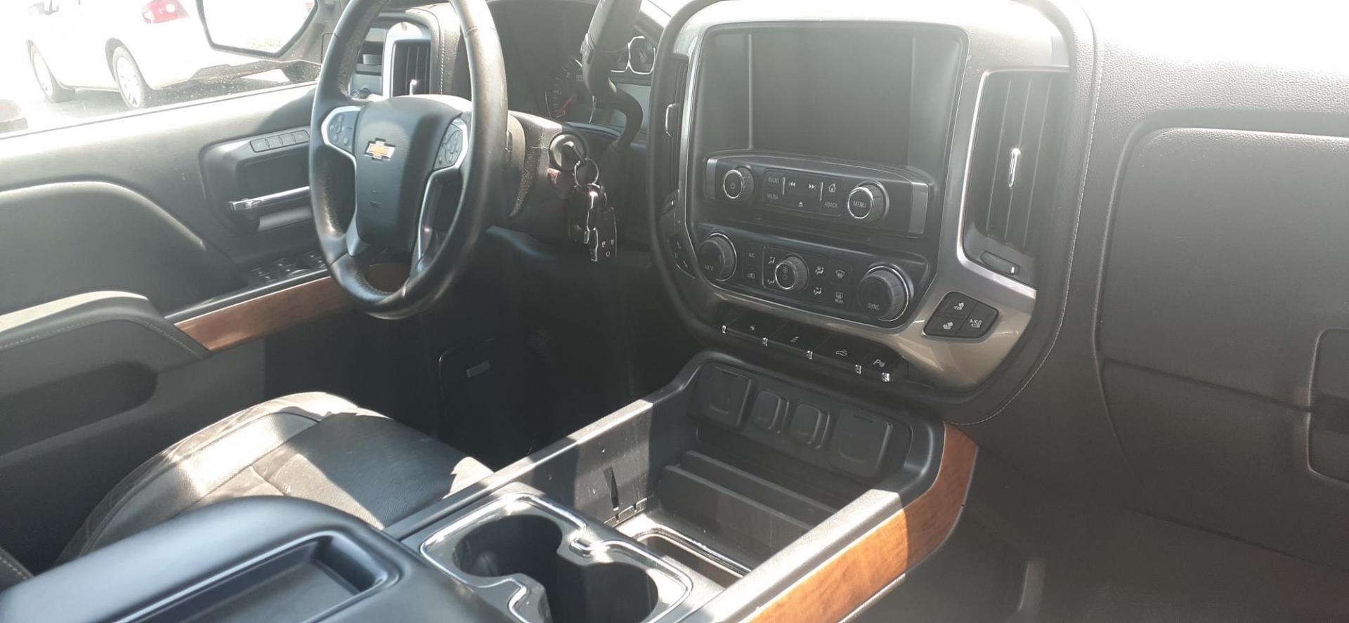 2014 Chevrolet Silverado 1500 1LZ Double Cab 4WD (1GCVKSEC9EZ) with an 5.3L V8 OHV 16V engine, 6-Speed Automatic transmission, located at 2015 Cambell Street, Rapid City, SD, 57701, (605) 342-8326, 44.066433, -103.191772 - CARFAX AVAILABLE - Photo#6