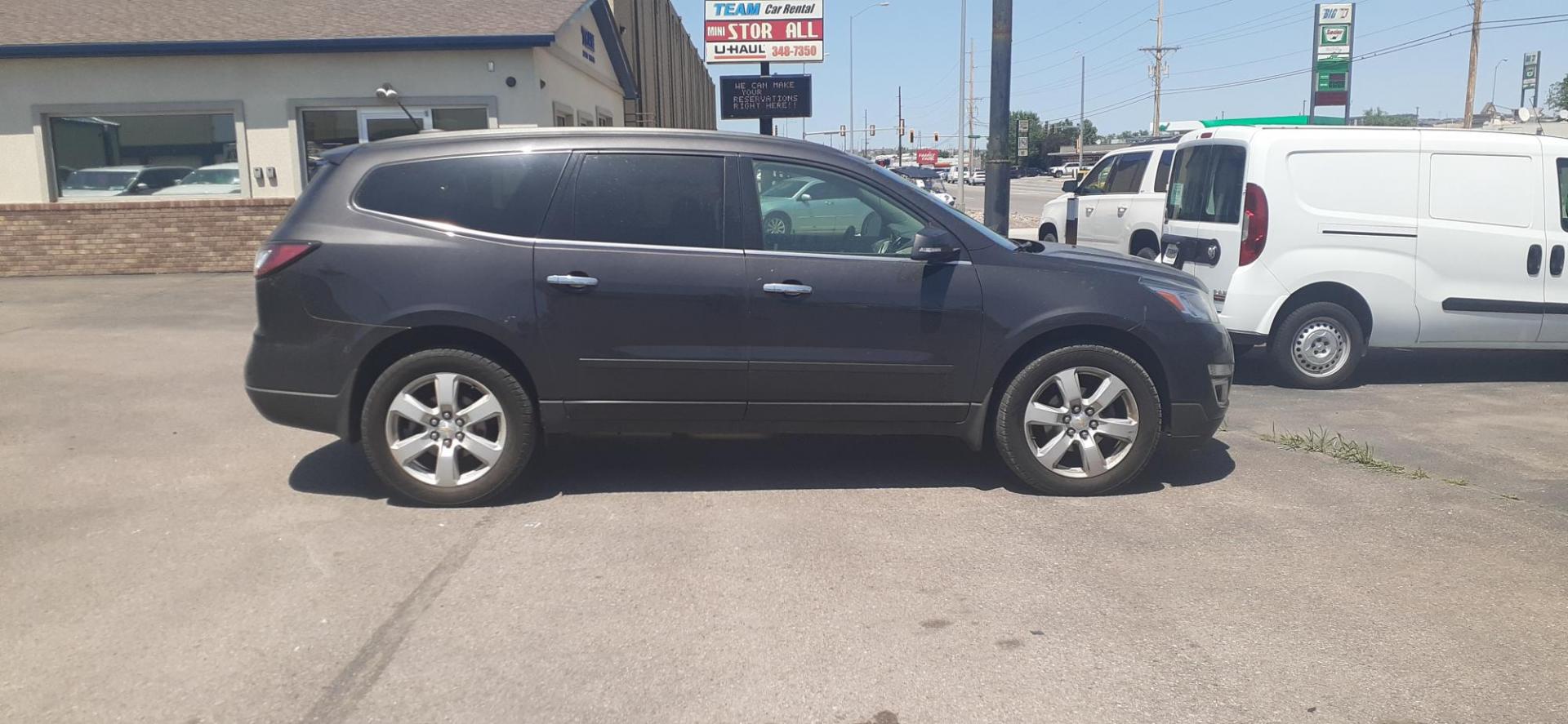 2017 Chevrolet Traverse 1LT AWD (1GNKVGKD7HJ) with an 3.6L V6 DOHC 24V engine, 6A transmission, located at 2015 Cambell Street, Rapid City, SD, 57701, (605) 342-8326, 44.066433, -103.191772 - CARFAX AVAILABLE - Photo#4