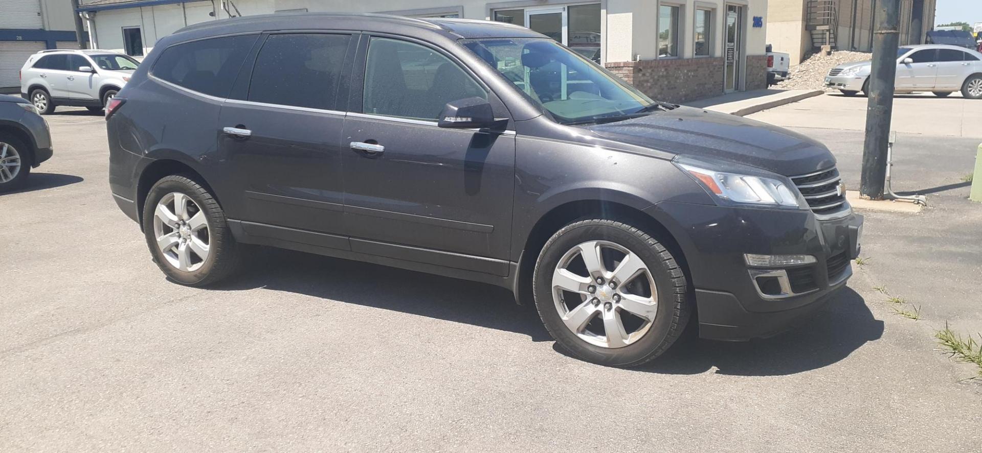 2017 Chevrolet Traverse 1LT AWD (1GNKVGKD7HJ) with an 3.6L V6 DOHC 24V engine, 6A transmission, located at 2015 Cambell Street, Rapid City, SD, 57701, (605) 342-8326, 44.066433, -103.191772 - CARFAX AVAILABLE - Photo#5