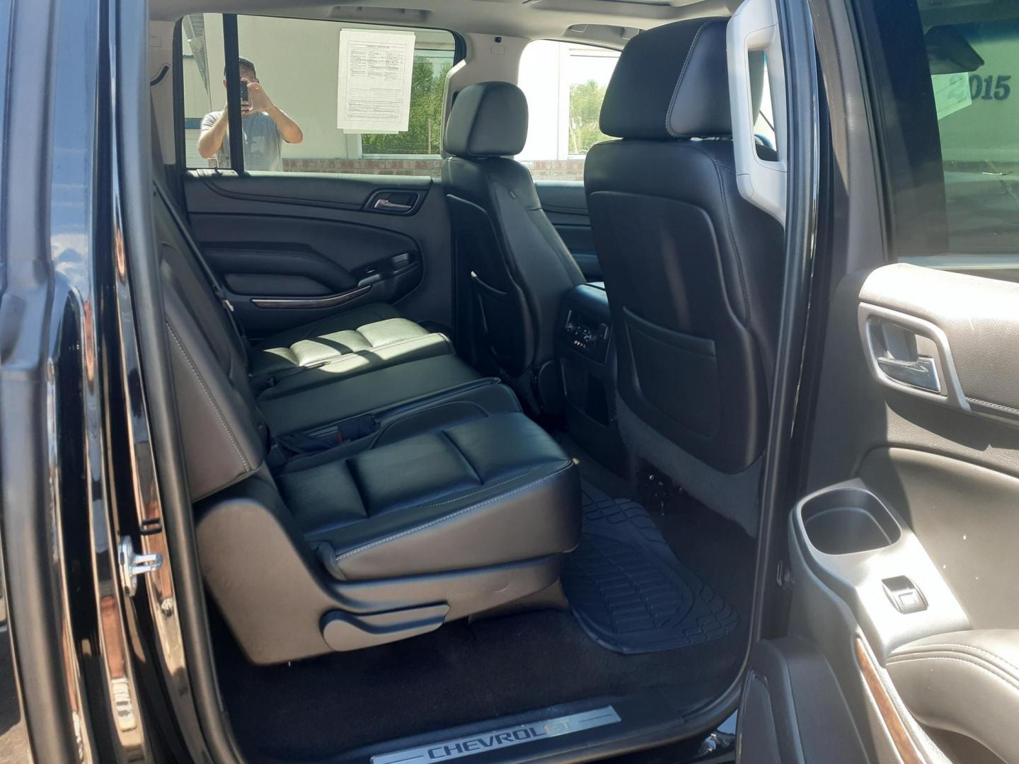 2015 Chevrolet Suburban LT 1500 4WD (1GNSKJKC0FR) with an 5.3L V8 OHV 16V engine, 6-Speed Automatic transmission, located at 2015 Cambell Street, Rapid City, SD, 57701, (605) 342-8326, 44.066433, -103.191772 - CARFAX AVAILABLE - Photo#8