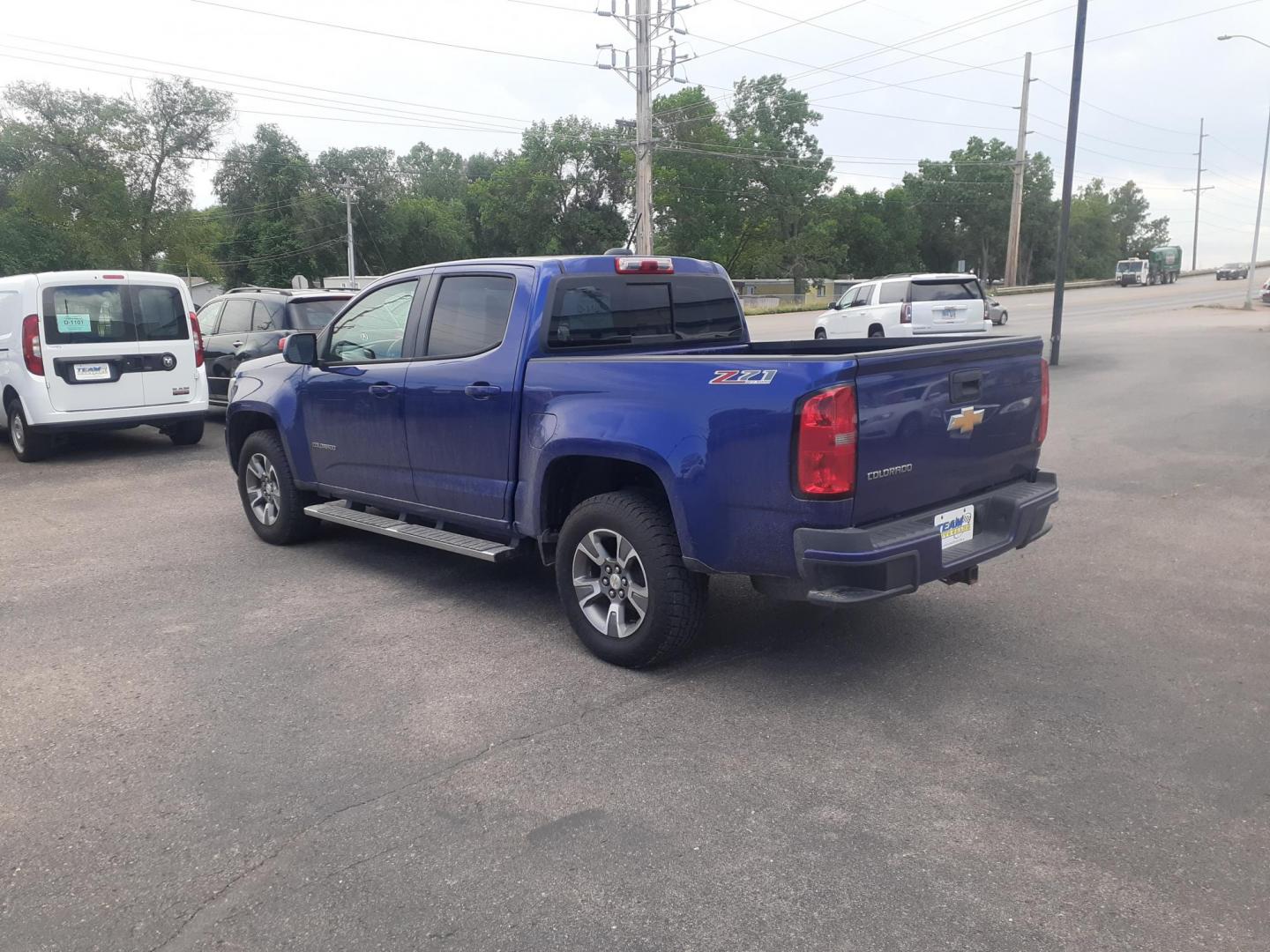 2016 Chevrolet Colorado Z71 Crew Cab 4WD Long Box (1GCGTDE36G1) with an 3.6L V6 DOHC 24V GAS engine, 6A transmission, located at 2015 Cambell Street, Rapid City, SD, 57701, (605) 342-8326, 44.066433, -103.191772 - CARFAX AVAILABLE - Photo#2