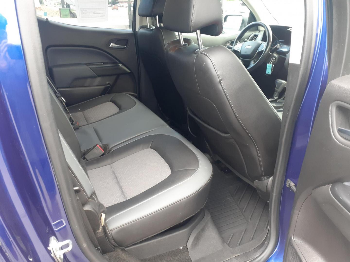 2016 Chevrolet Colorado Z71 Crew Cab 4WD Long Box (1GCGTDE36G1) with an 3.6L V6 DOHC 24V GAS engine, 6A transmission, located at 2015 Cambell Street, Rapid City, SD, 57701, (605) 342-8326, 44.066433, -103.191772 - CARFAX AVAILABLE - Photo#4