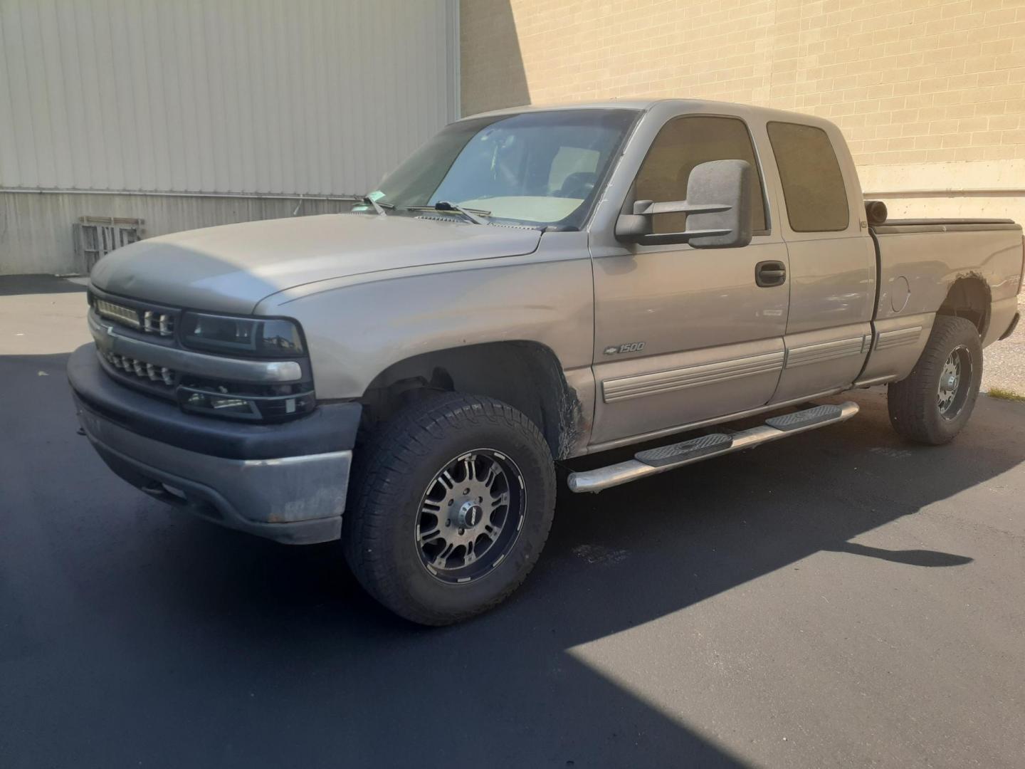 2002 Chevrolet Silverado 1500 Ext. Cab Long Bed 4WD (2GCEK19T021) with an 5.3L V8 OHV 16V engine, 4-Speed Automatic Overdrive transmission, located at 2015 Cambell Street, Rapid City, SD, 57701, (605) 342-8326, 44.066433, -103.191772 - CARFAX AVAILABLE NO FINANCING AVAILABLE CASH ONLY VEHICLE - Photo#1