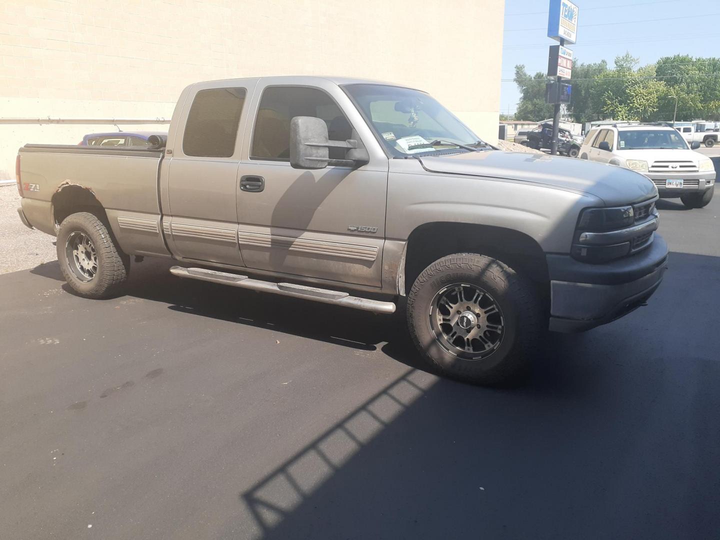 2002 Chevrolet Silverado 1500 Ext. Cab Long Bed 4WD (2GCEK19T021) with an 5.3L V8 OHV 16V engine, 4-Speed Automatic Overdrive transmission, located at 2015 Cambell Street, Rapid City, SD, 57701, (605) 342-8326, 44.066433, -103.191772 - CARFAX AVAILABLE NO FINANCING AVAILABLE CASH ONLY VEHICLE - Photo#4