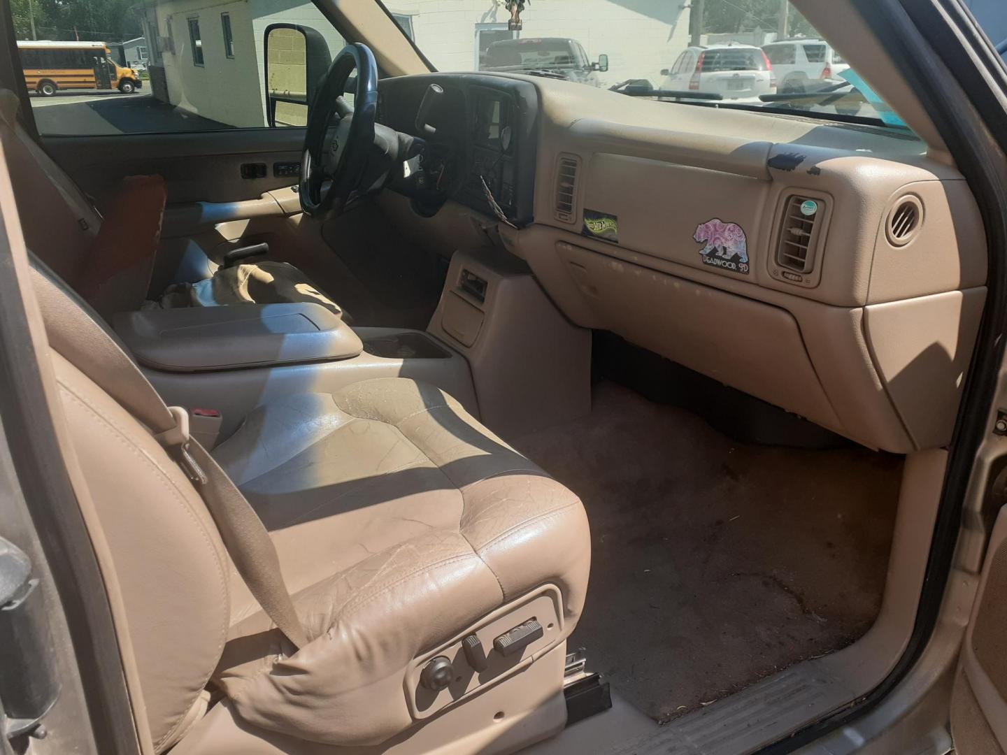 2002 Chevrolet Silverado 1500 Ext. Cab Long Bed 4WD (2GCEK19T021) with an 5.3L V8 OHV 16V engine, 4-Speed Automatic Overdrive transmission, located at 2015 Cambell Street, Rapid City, SD, 57701, (605) 342-8326, 44.066433, -103.191772 - CARFAX AVAILABLE NO FINANCING AVAILABLE CASH ONLY VEHICLE - Photo#5