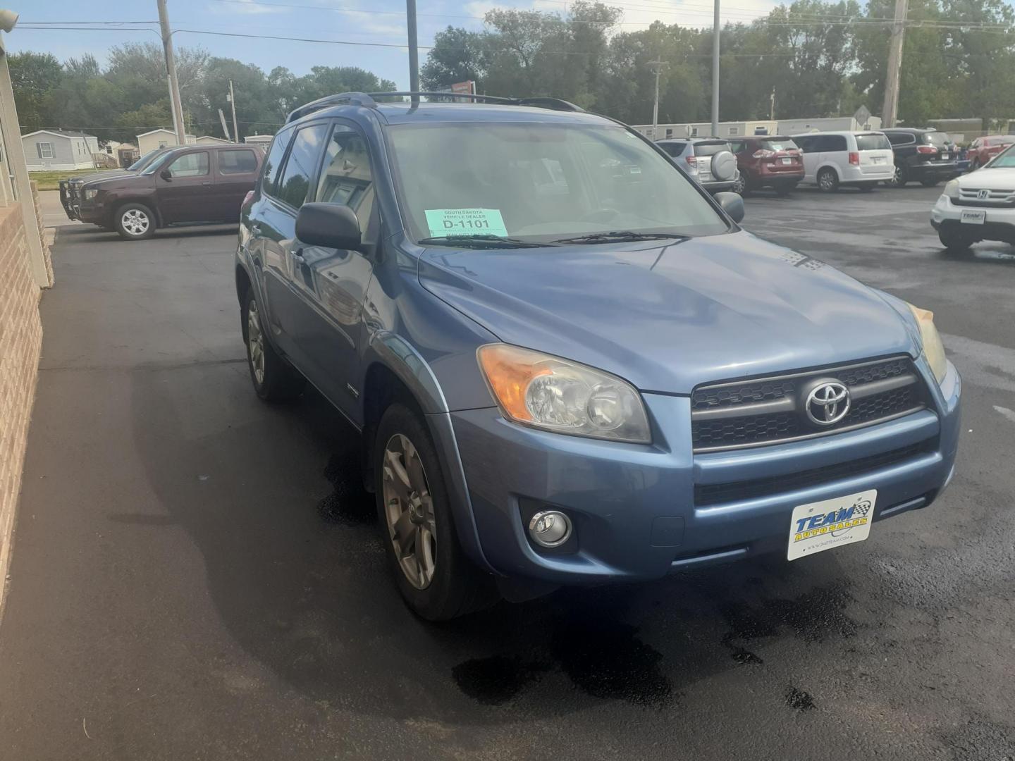 2009 Toyota RAV4 Sport I4 4WD (JTMBF32V295) with an 2.4L L4 DOHC 16V engine, 4-Speed Automatic transmission, located at 2015 Cambell Street, Rapid City, SD, 57701, (605) 342-8326, 44.066433, -103.191772 - Photo#4