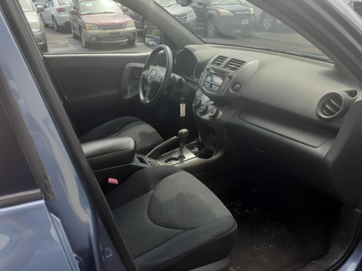 2009 Toyota RAV4 Sport I4 4WD (JTMBF32V295) with an 2.4L L4 DOHC 16V engine, 4-Speed Automatic transmission, located at 2015 Cambell Street, Rapid City, SD, 57701, (605) 342-8326, 44.066433, -103.191772 - Photo#5