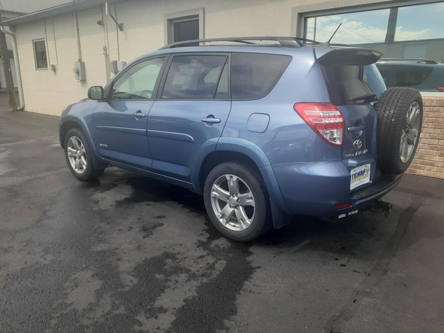 2009 Toyota RAV4 Sport I4 4WD (JTMBF32V295) with an 2.4L L4 DOHC 16V engine, 4-Speed Automatic transmission, located at 2015 Cambell Street, Rapid City, SD, 57701, (605) 342-8326, 44.066433, -103.191772 - Photo#2