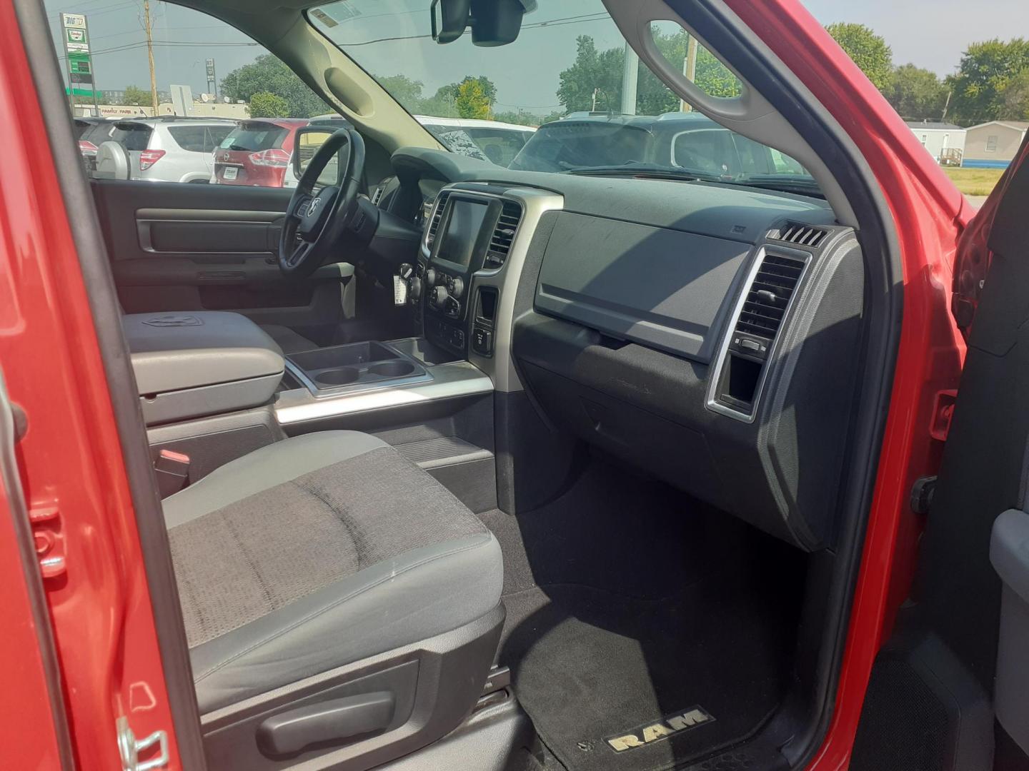 2015 RAM 1500 SLT Quad Cab 4WD (1C6RR7GG7FS) with an 3.6L V6 DOHC 24V FFV engine, 6-Speed Automatic transmission, located at 2015 Cambell Street, Rapid City, SD, 57701, (605) 342-8326, 44.066433, -103.191772 - CARFAX AVAILABLE - Photo#6