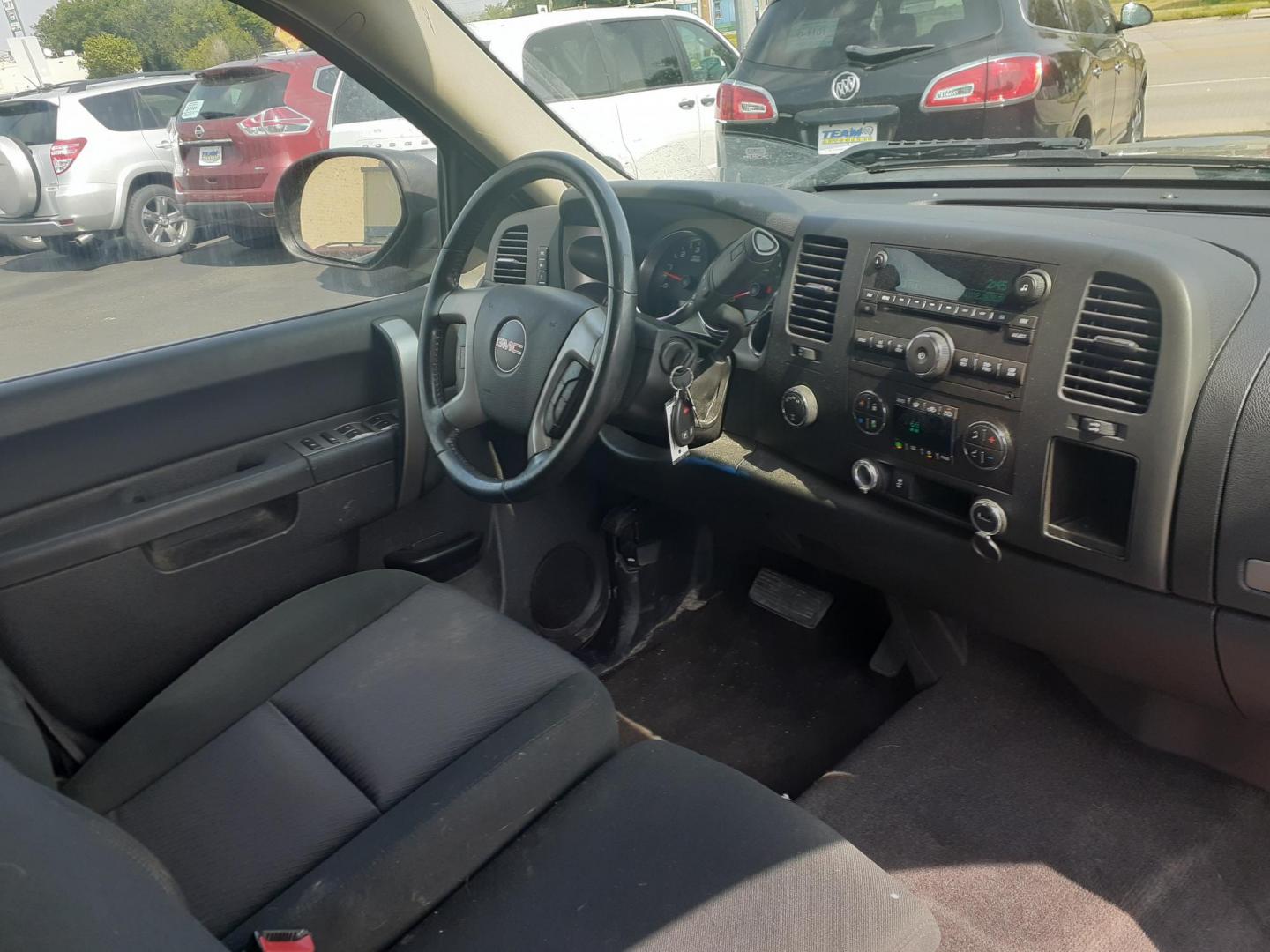 2013 GMC Sierra 1500 SLE Crew Cab 4WD (3GTP2VE73DG) with an 5.3L V8 OHV 16V FFV engine, 6-Speed Automatic transmission, located at 2015 Cambell Street, Rapid City, SD, 57701, (605) 342-8326, 44.066433, -103.191772 - Photo#8