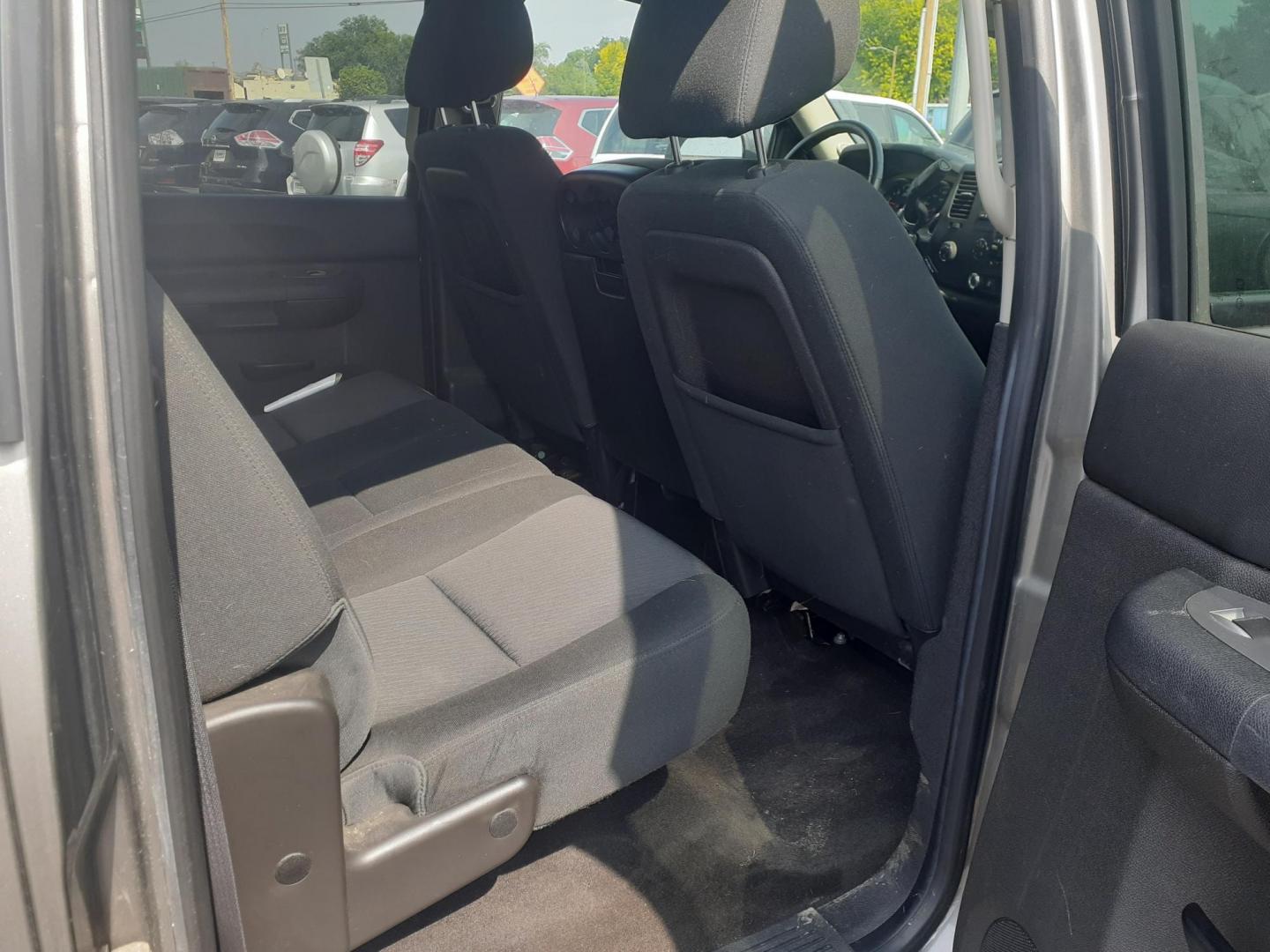 2013 GMC Sierra 1500 SLE Crew Cab 4WD (3GTP2VE73DG) with an 5.3L V8 OHV 16V FFV engine, 6-Speed Automatic transmission, located at 2015 Cambell Street, Rapid City, SD, 57701, (605) 342-8326, 44.066433, -103.191772 - Photo#9