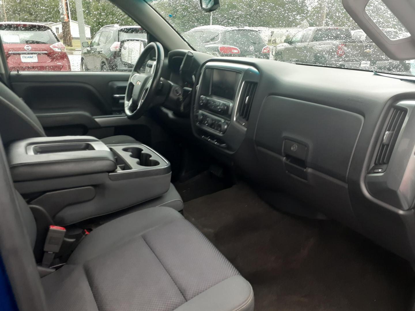2015 Chevrolet Silverado 1500 LT Crew Cab 4WD (3GCUKRECXFG) with an 5.3L V8 OHV 16V engine, 6-Speed Automatic transmission, located at 2015 Cambell Street, Rapid City, SD, 57701, (605) 342-8326, 44.066433, -103.191772 - CARFAX AVAILABLE - Photo#5