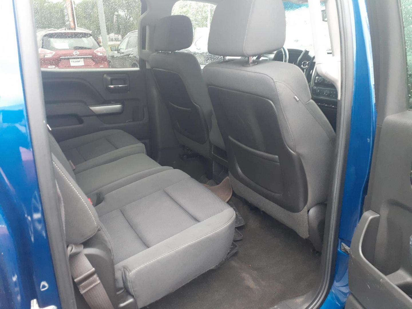 2015 Chevrolet Silverado 1500 LT Crew Cab 4WD (3GCUKRECXFG) with an 5.3L V8 OHV 16V engine, 6-Speed Automatic transmission, located at 2015 Cambell Street, Rapid City, SD, 57701, (605) 342-8326, 44.066433, -103.191772 - CARFAX AVAILABLE - Photo#7