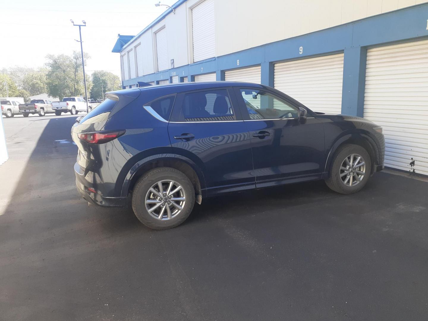 2024 Mazda CX-5 Select (JM3KFBBL4R0) with an 2.5L L4 DOHC 16V engine, 6A transmission, located at 2015 Cambell Street, Rapid City, SD, 57701, (605) 342-8326, 44.066433, -103.191772 - CARFAX AVAILABLE - Photo#3