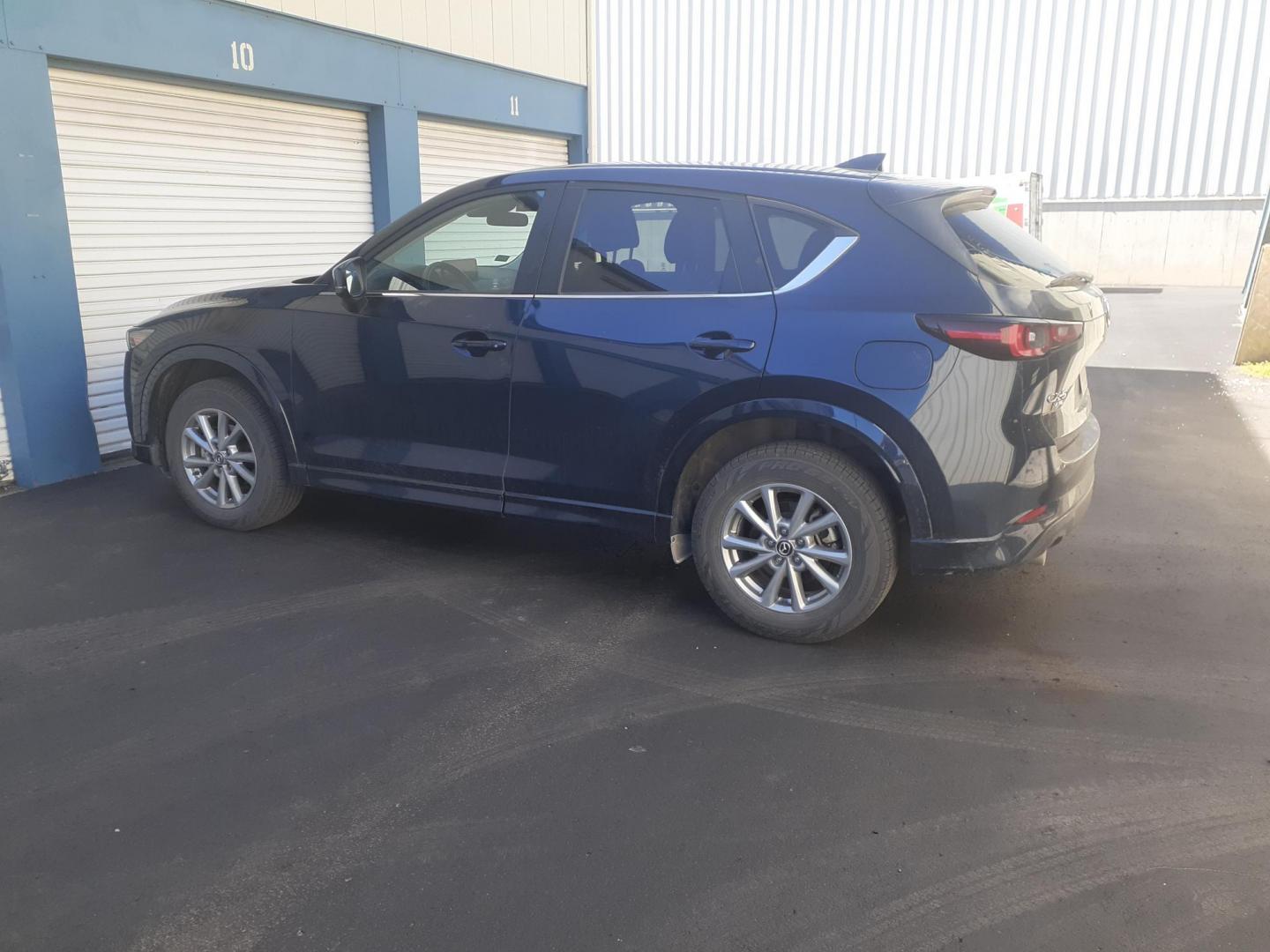 2024 Mazda CX-5 Select (JM3KFBBL4R0) with an 2.5L L4 DOHC 16V engine, 6A transmission, located at 2015 Cambell Street, Rapid City, SD, 57701, (605) 342-8326, 44.066433, -103.191772 - CARFAX AVAILABLE - Photo#2