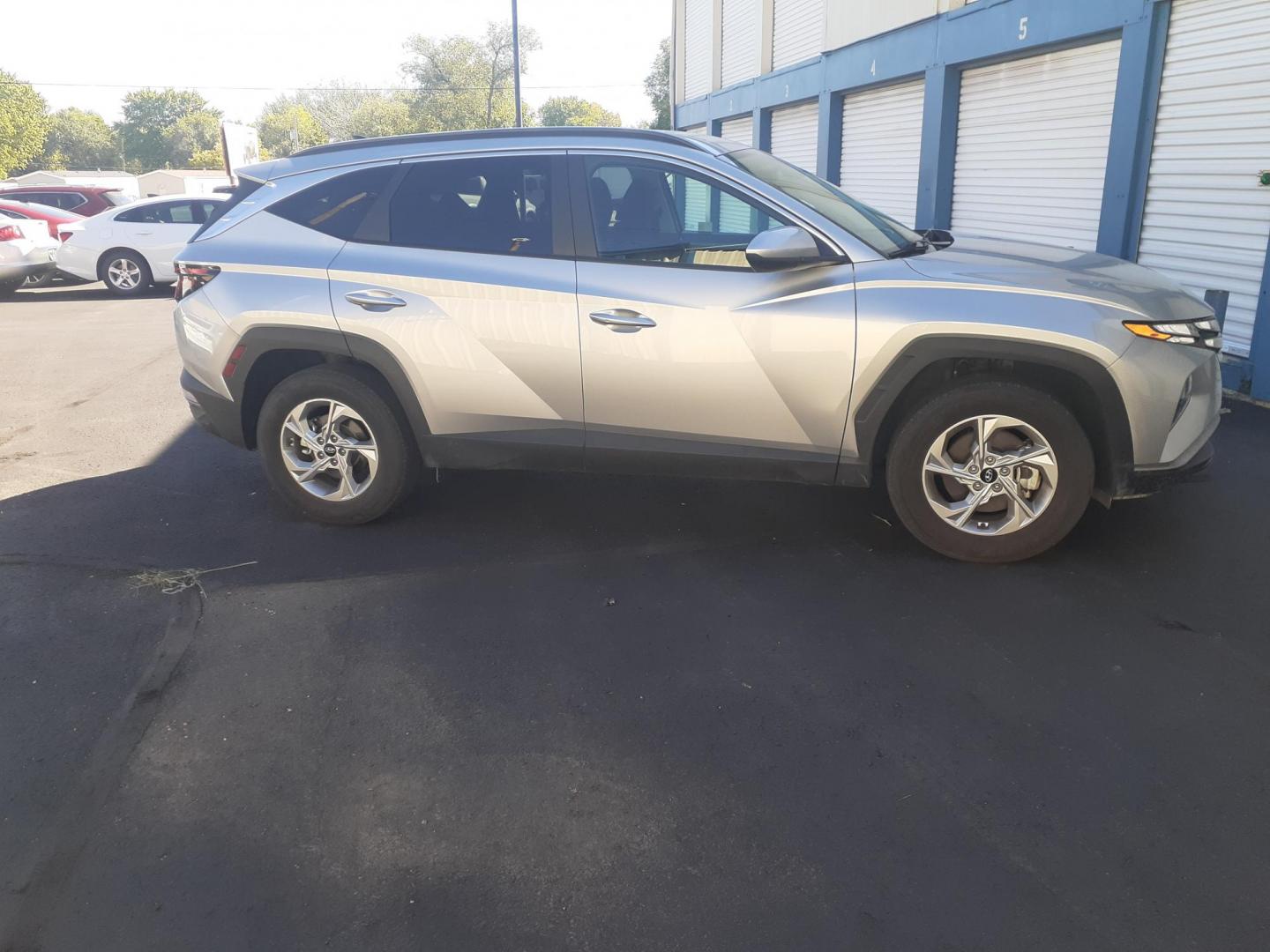 2024 Hyundai Tucson SEL AWD (5NMJBCDE5RH) with an 2.5L L4 DOHC 16V engine, 8A transmission, located at 2015 Cambell Street, Rapid City, SD, 57701, (605) 342-8326, 44.066433, -103.191772 - Photo#2
