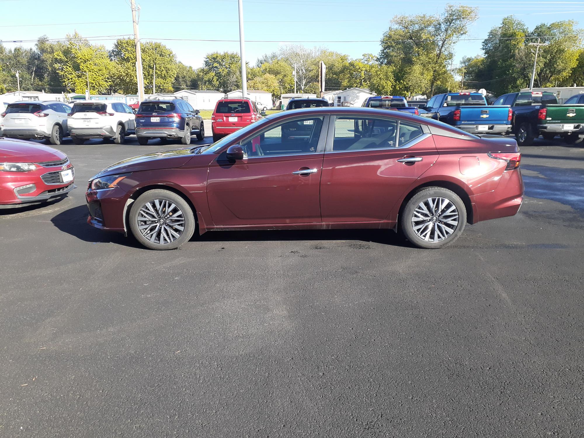 photo of 2023 Nissan Altima 2.5 SV AWD