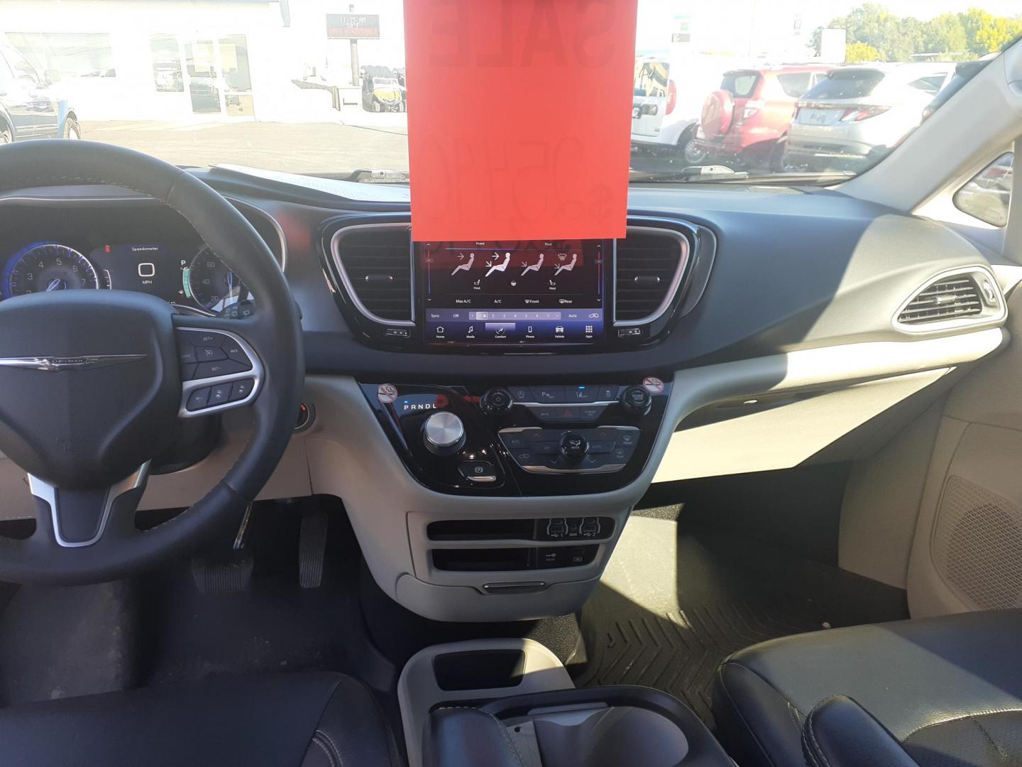 2022 Chrysler Pacifica Touring-L (2C4RC1BG0NR) with an 3.6L V6 DOHC 24V engine, 9A transmission, located at 2015 Cambell Street, Rapid City, SD, 57701, (605) 342-8326, 44.066433, -103.191772 - CARFAX AVAILABLE - Photo#5