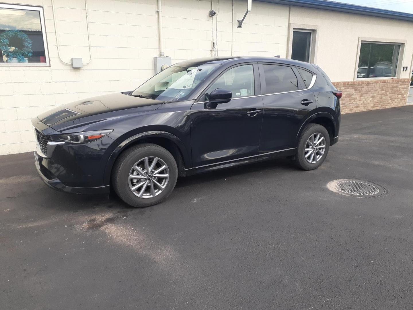 2025 Mazda CX-5 Select (JM3KFBBLXS0) with an 2.5L L4 DOHC 16V engine, 6A transmission, located at 2015 Cambell Street, Rapid City, SD, 57701, (605) 342-8326, 44.066433, -103.191772 - CARFAX AVAILABLE - Photo#1