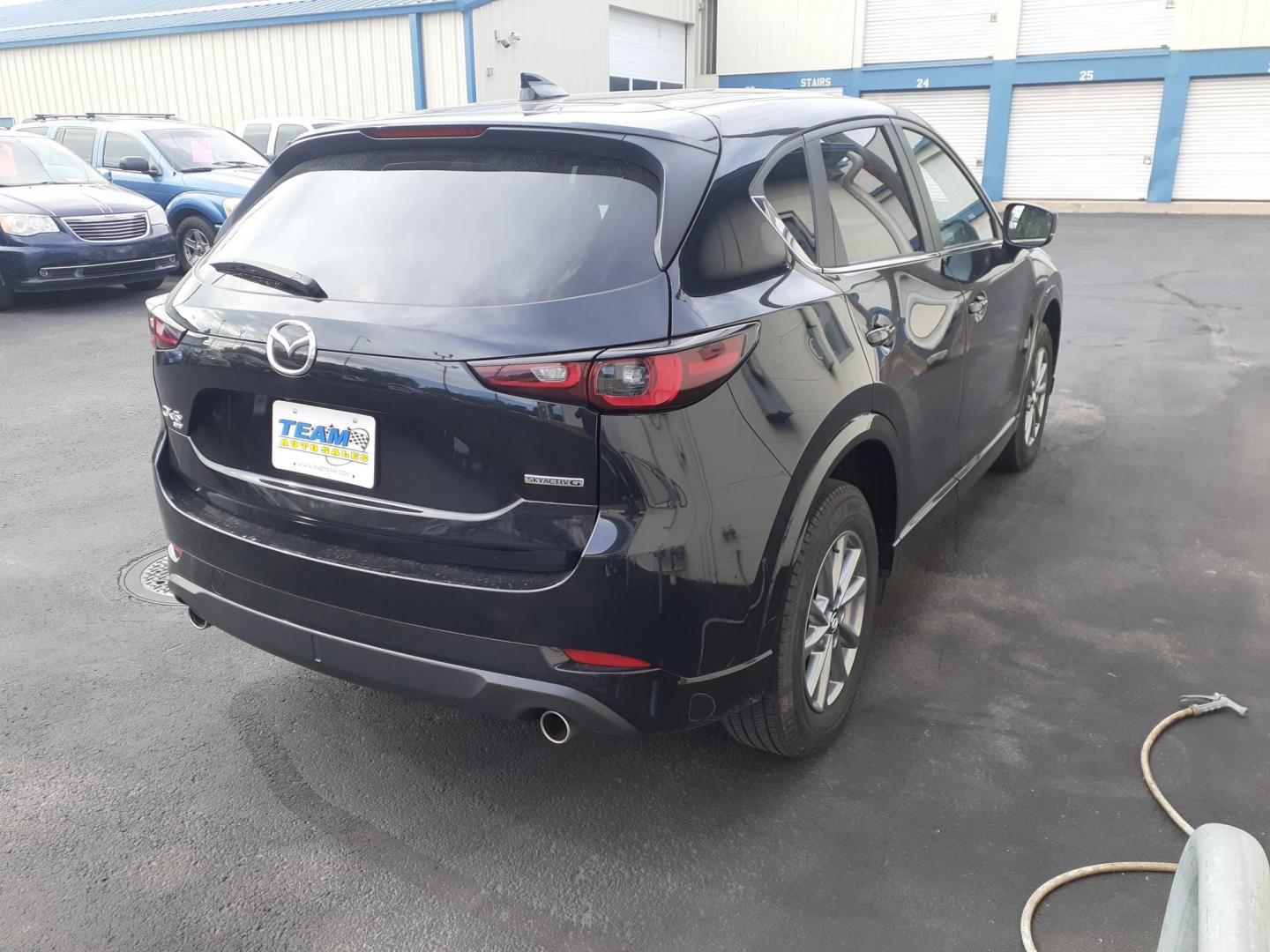2025 Mazda CX-5 Select (JM3KFBBLXS0) with an 2.5L L4 DOHC 16V engine, 6A transmission, located at 2015 Cambell Street, Rapid City, SD, 57701, (605) 342-8326, 44.066433, -103.191772 - CARFAX AVAILABLE - Photo#3