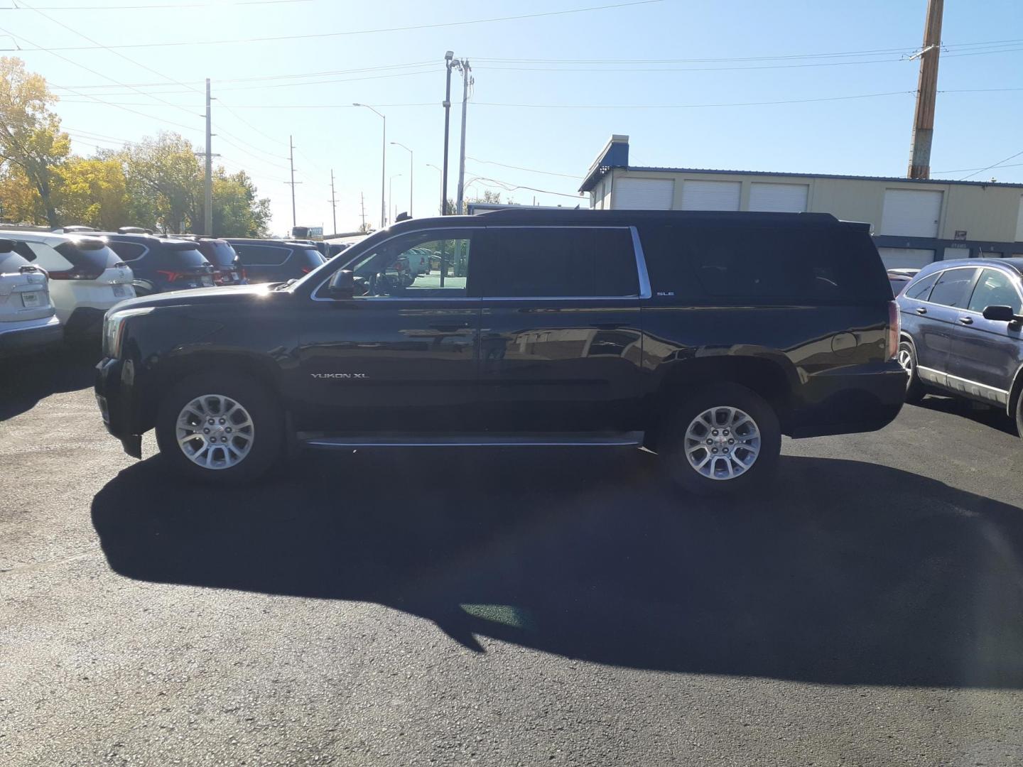2015 GMC Yukon XL SLE 1/2 Ton 4WD (1GKS2GKCXFR) with an 5.3L V8 OHV 16V engine, 6-Speed Automatic transmission, located at 2015 Cambell Street, Rapid City, SD, 57701, (605) 342-8326, 44.066433, -103.191772 - CARFAX AVAILABLE - Photo#0