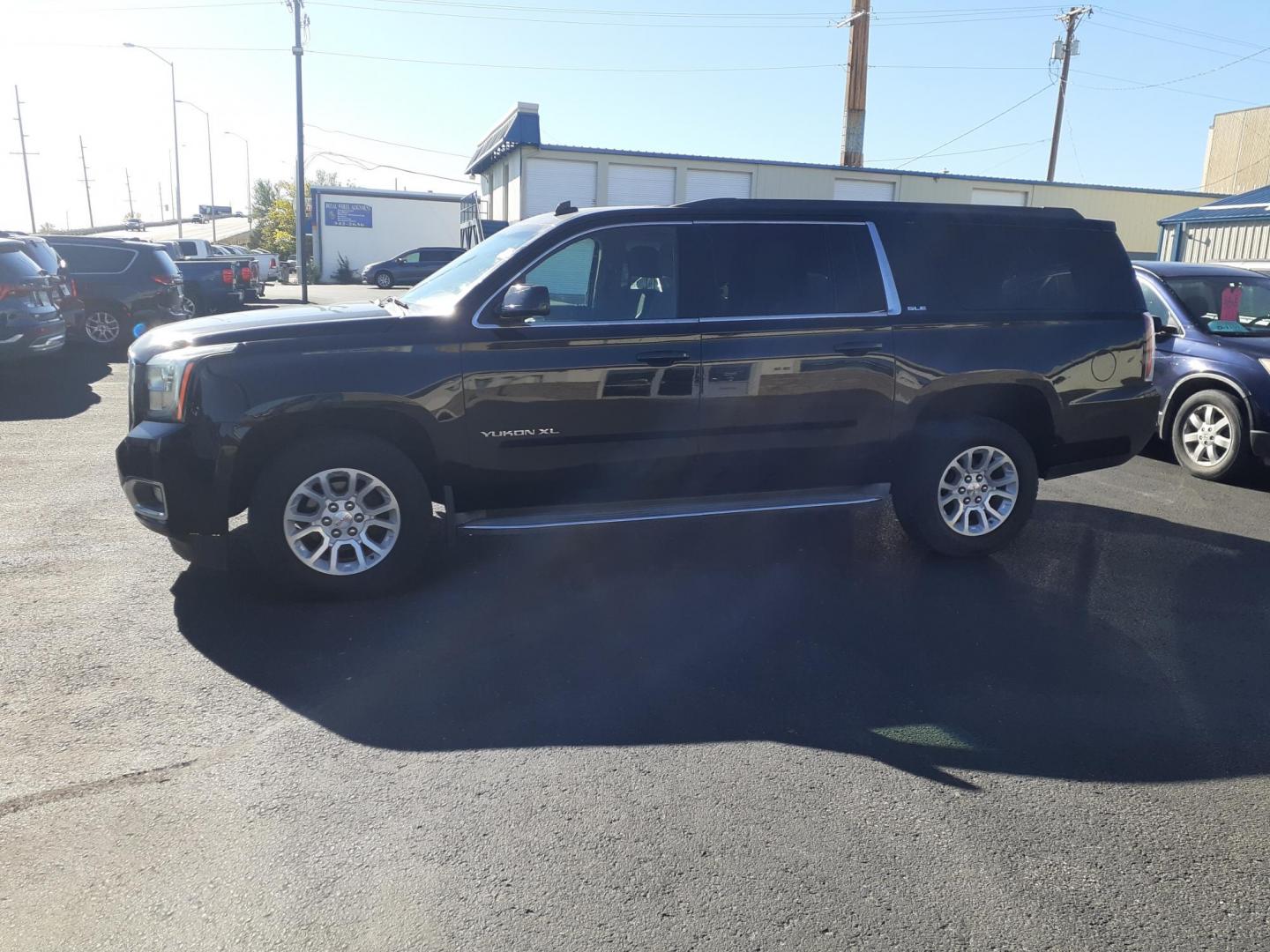 2015 GMC Yukon XL SLE 1/2 Ton 4WD (1GKS2GKCXFR) with an 5.3L V8 OHV 16V engine, 6-Speed Automatic transmission, located at 2015 Cambell Street, Rapid City, SD, 57701, (605) 342-8326, 44.066433, -103.191772 - CARFAX AVAILABLE - Photo#1