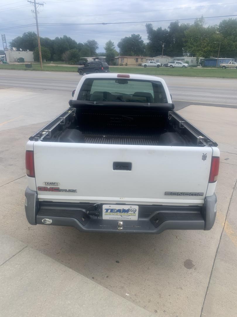 1995 GMC Sonoma Club Coupe 4WD (1GTCT19W1S8) with an 4.3L V6 OHV 12V engine, located at 2015 Cambell Street, Rapid City, SD, 57701, (605) 342-8326, 44.066433, -103.191772 - CARFAX AVAILABLE CASH ONLY VEHICLE NO FINANCING AVAILABLE- Photo#3