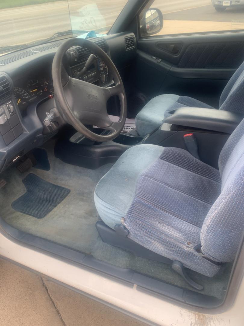 1995 GMC Sonoma Club Coupe 4WD (1GTCT19W1S8) with an 4.3L V6 OHV 12V engine, located at 2015 Cambell Street, Rapid City, SD, 57701, (605) 342-8326, 44.066433, -103.191772 - CARFAX AVAILABLE CASH ONLY VEHICLE NO FINANCING AVAILABLE- Photo#4