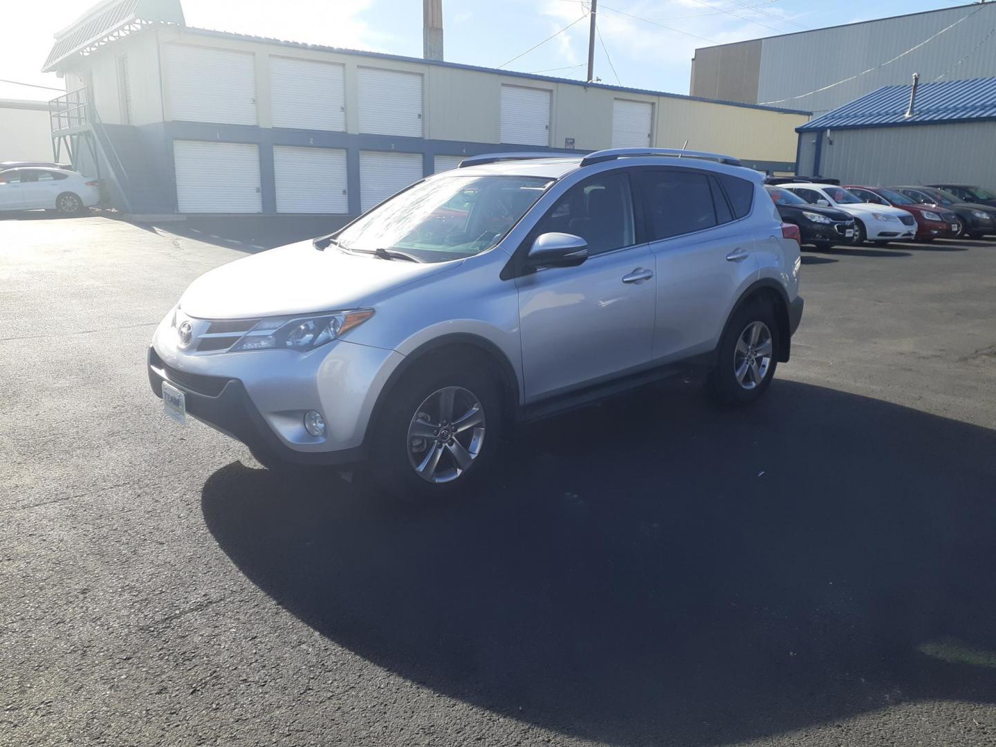 2015 Toyota RAV4 XLE AWD (JTMRFREV6FD) with an 2.5L L4 DOHC 16V engine, 6-Speed Automatic transmission, located at 2015 Cambell Street, Rapid City, SD, 57701, (605) 342-8326, 44.066433, -103.191772 - CARFAX AVAILABLE - Photo#3