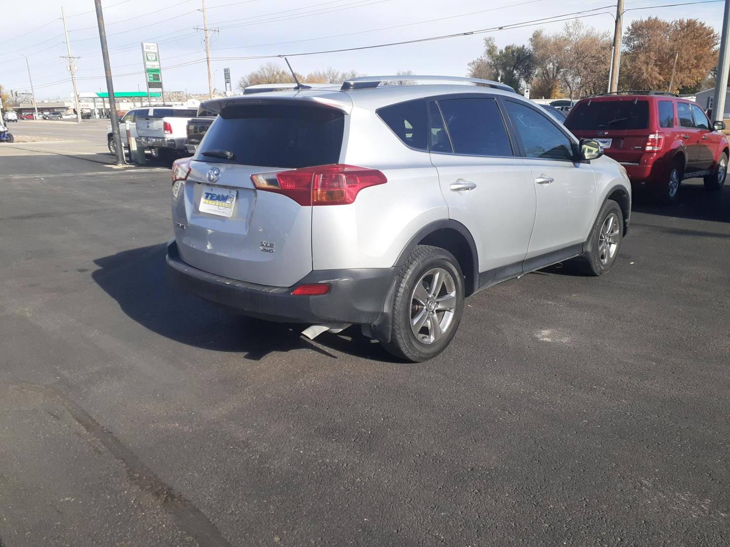 2015 Toyota RAV4 XLE AWD (JTMRFREV6FD) with an 2.5L L4 DOHC 16V engine, 6-Speed Automatic transmission, located at 2015 Cambell Street, Rapid City, SD, 57701, (605) 342-8326, 44.066433, -103.191772 - CARFAX AVAILABLE - Photo#5